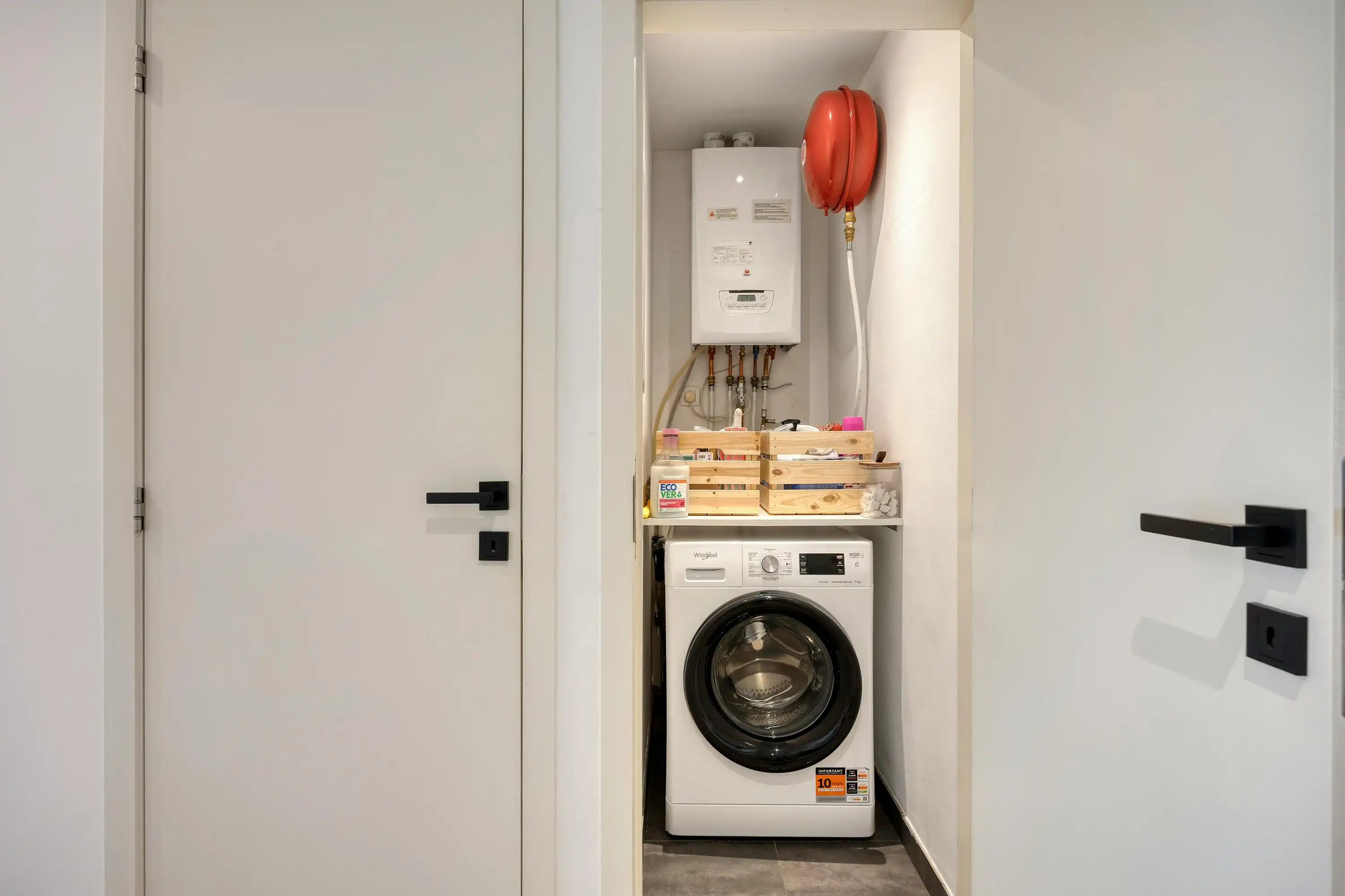 Lichtrijk appartement met 2 slaapkamers te koop in Merksem foto 9