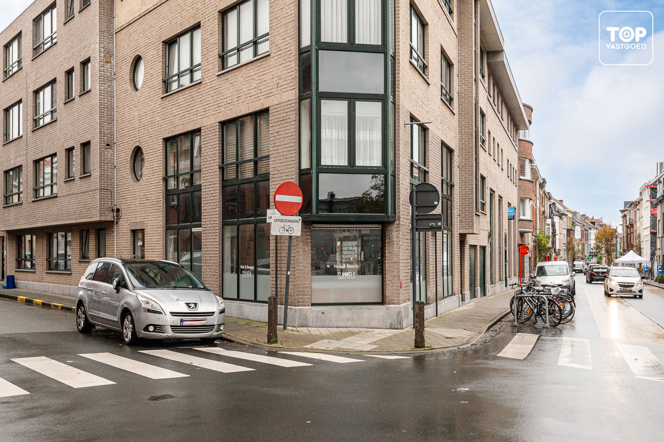 Commercieel interessant gelegen handelspand. Zeer interessant als opbrengsteigendom. foto 2