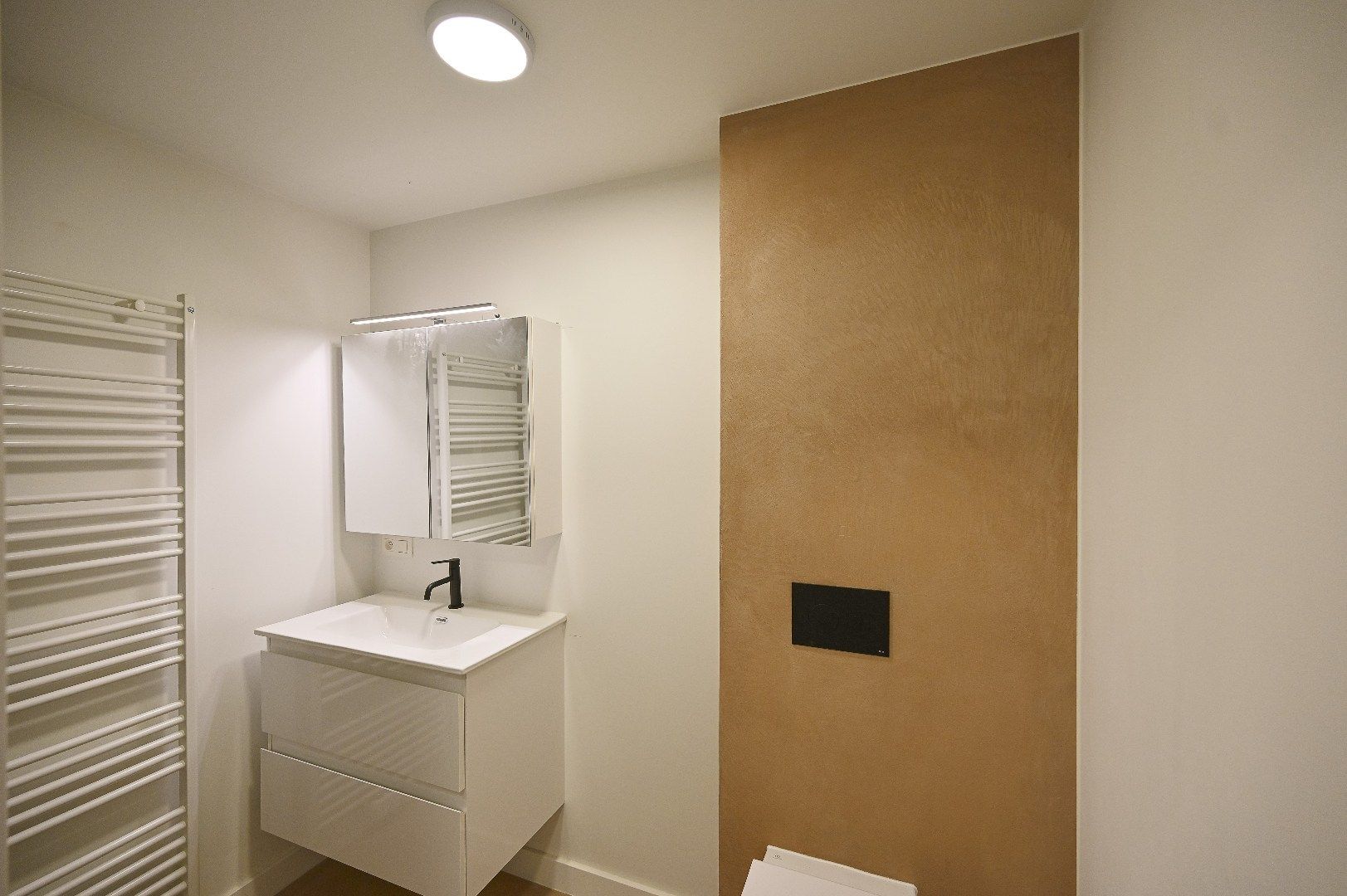 KNAP GELIJKVLOERS APPARTEMENT MET STADSTERRAS foto 7