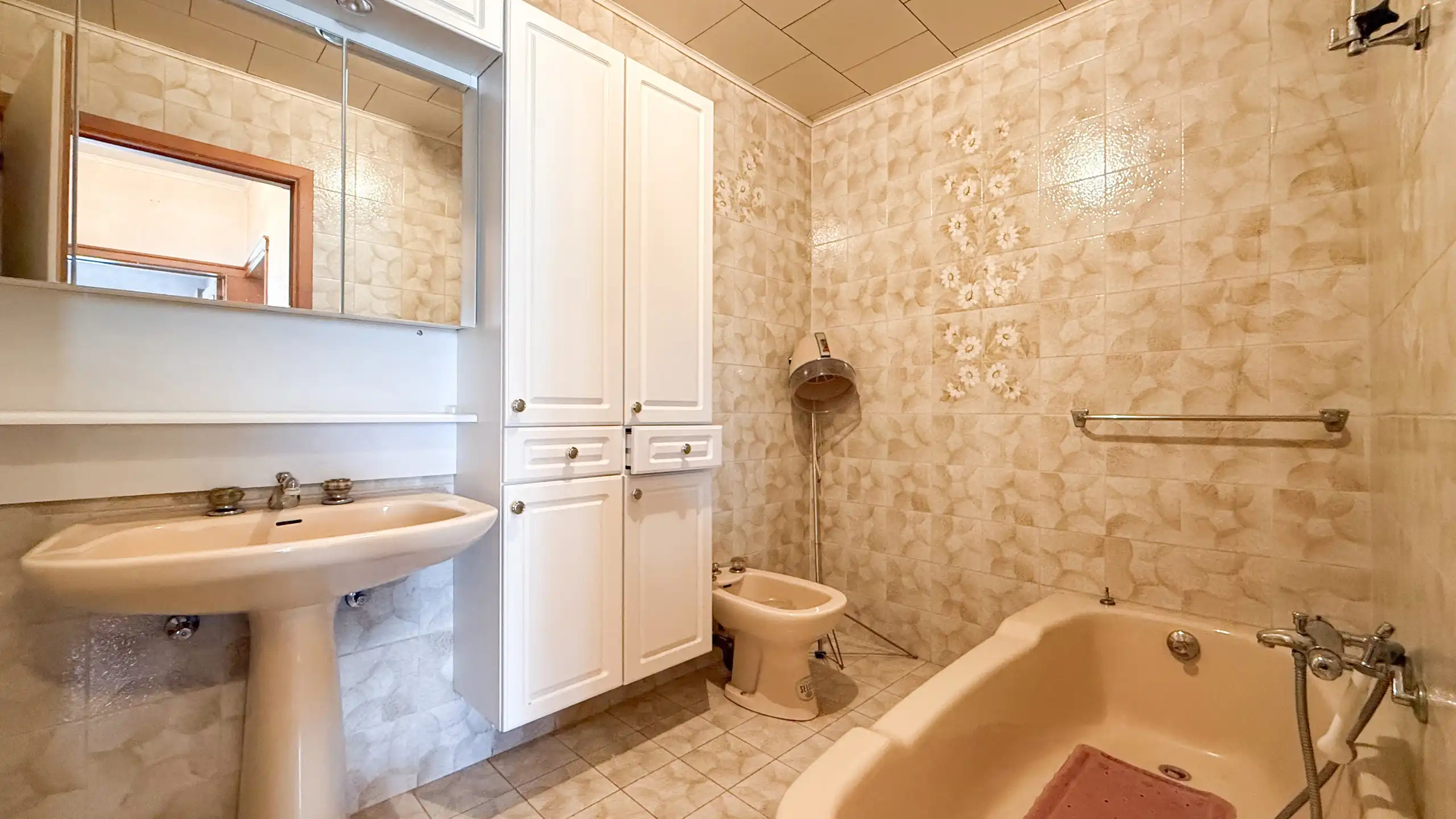 Rustig gelegen bungalow op zeer ruim perceel in Heusden! foto 16