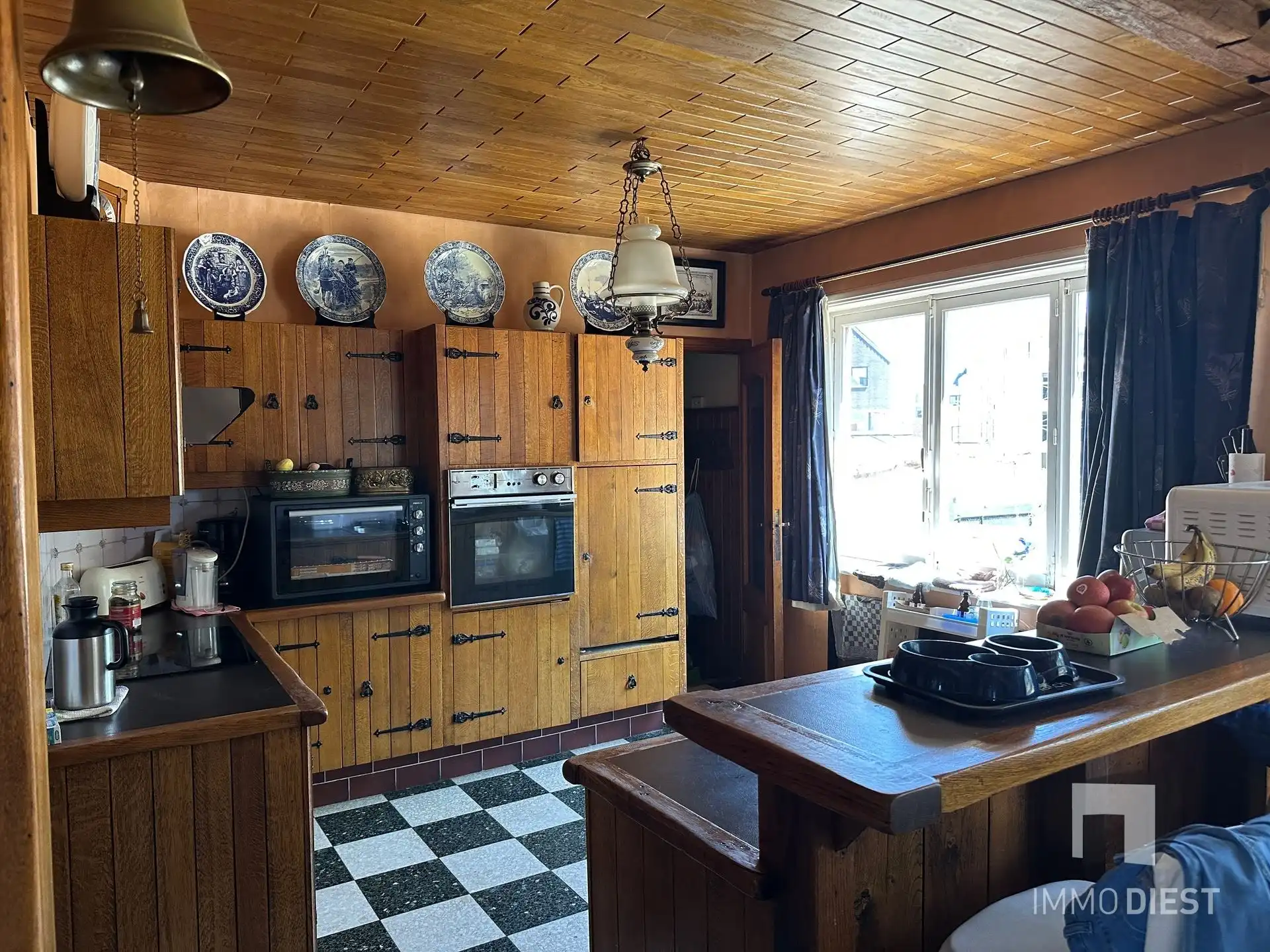 Te renoveren woning met 3 slaapkamers, 2 garages en tuin in Diest foto 9