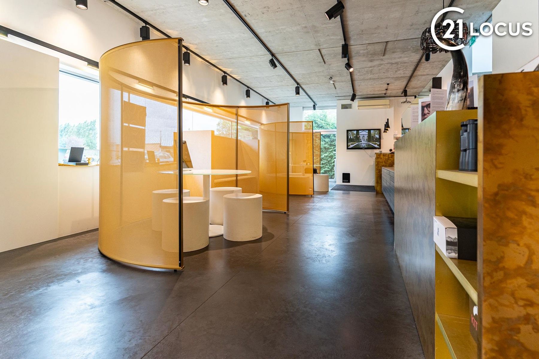 Handelsruimte met woonst & 6 parkings te koop in Kruibeke foto 4