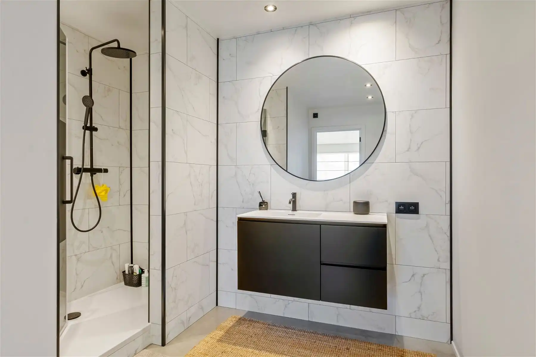 Instapklare gezinswoning met zwembad en multifunctioneel bijgebouw foto 19