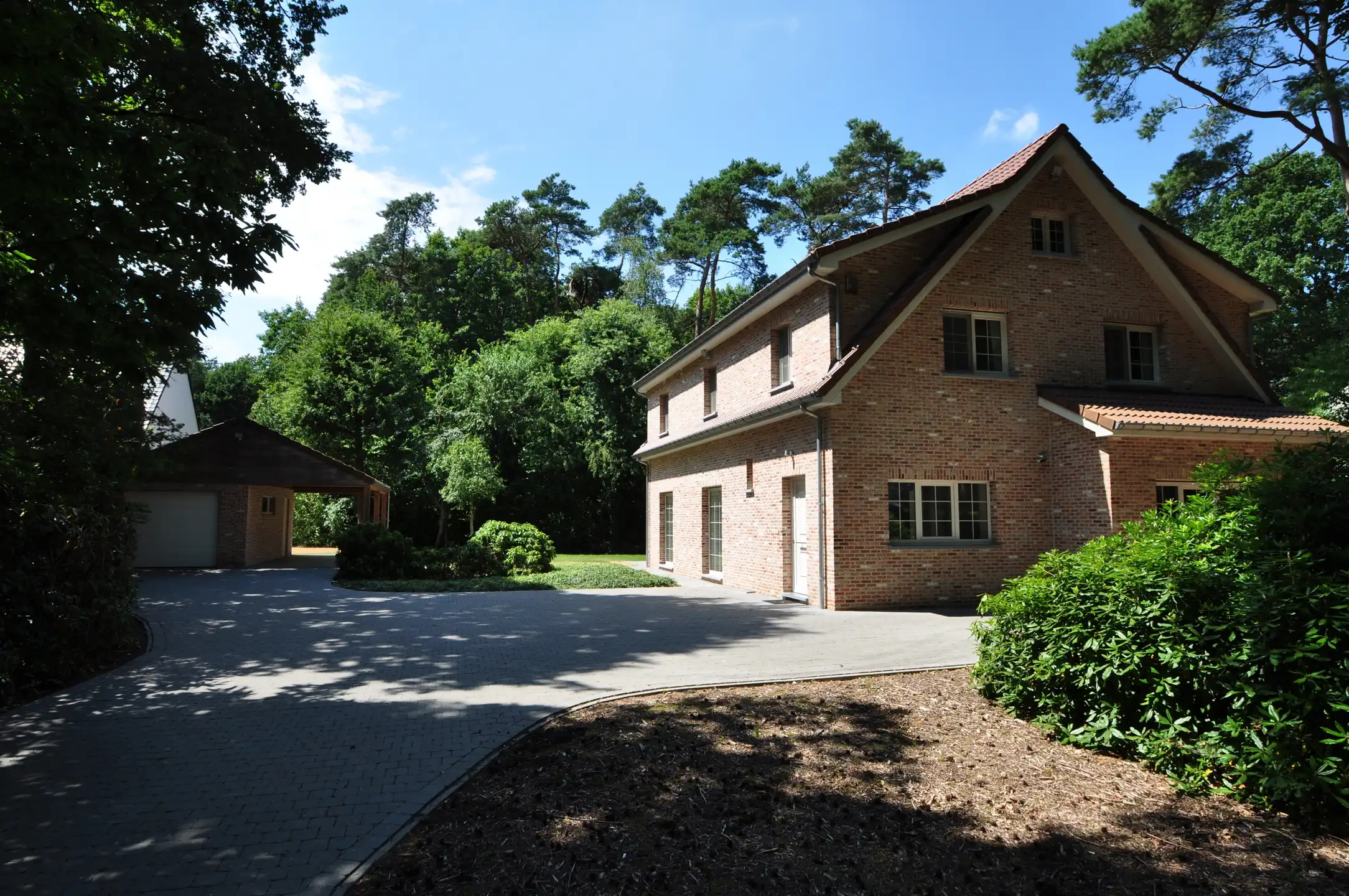 Hedendaagse en energiezuinige villa in rustige wijk foto 3