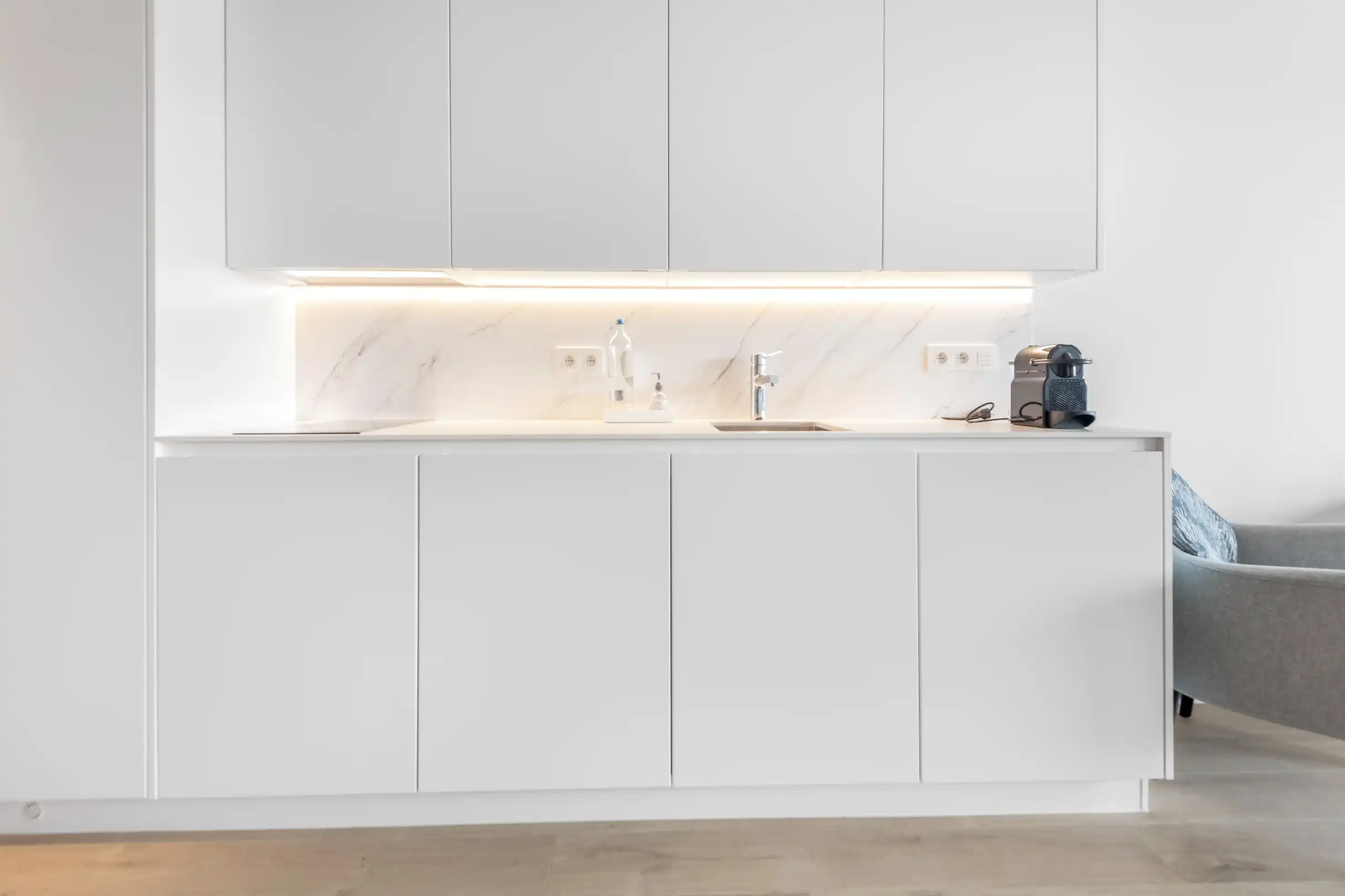 Gerenoveerd en slim doordacht ingericht appartement met slaaphoek gelegen op de Jozef Nellenslaan. foto 7