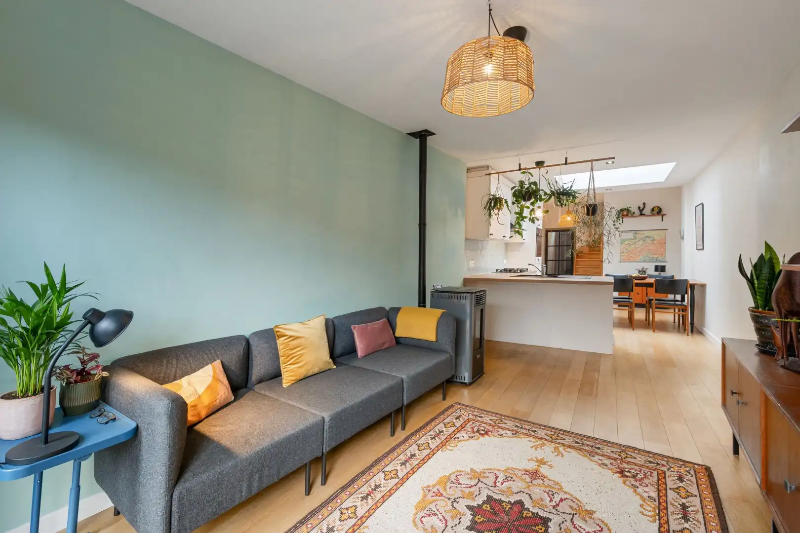 Instapklare woning met 3 slaapkamers en verzorgde stadstuin in Kortrijk foto {{pictureIndex}}