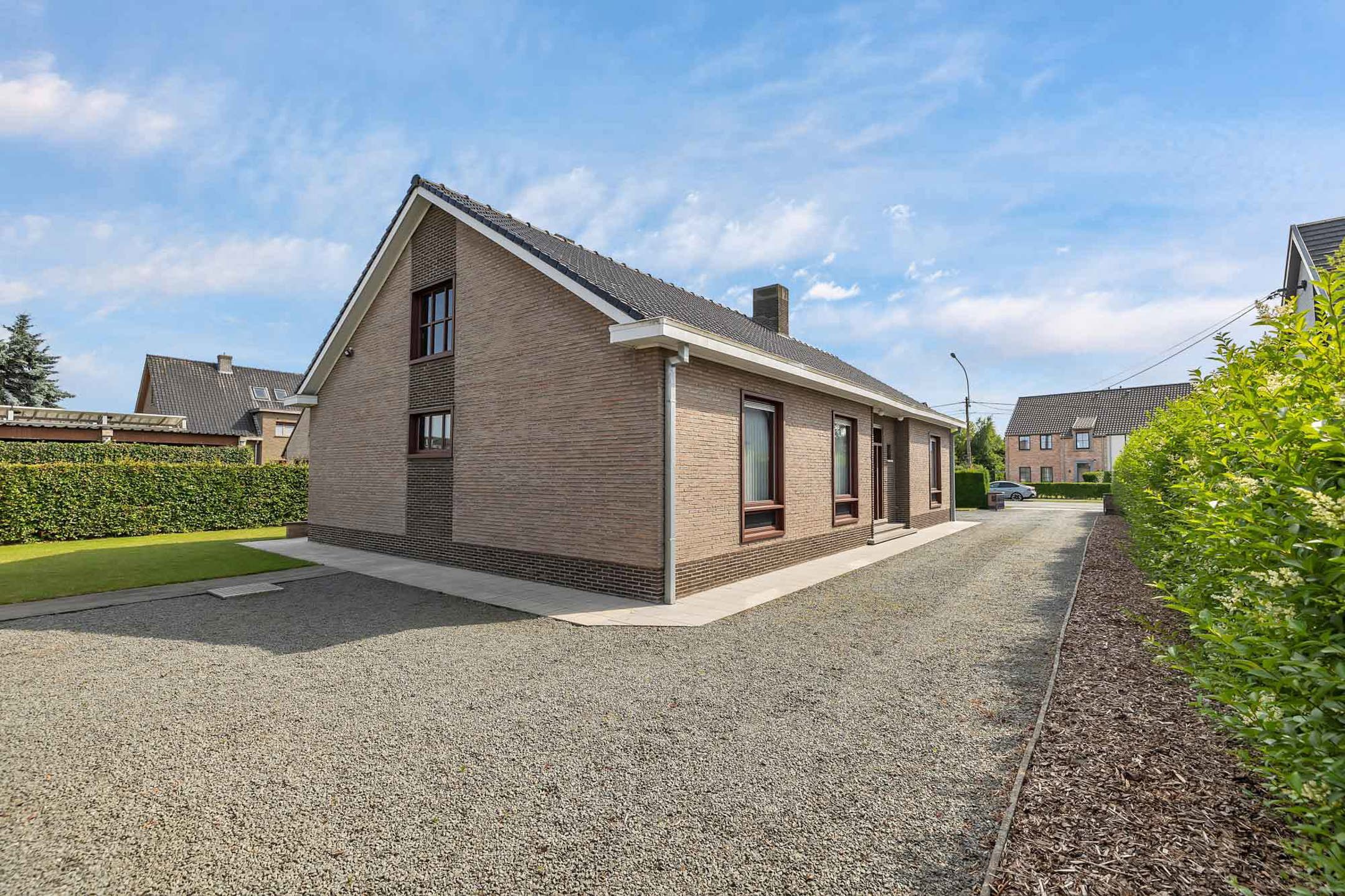 Hoofdfoto van de publicatie: Statige villa op ruim perceel te Sint-Martens-Leerne (Deinze)