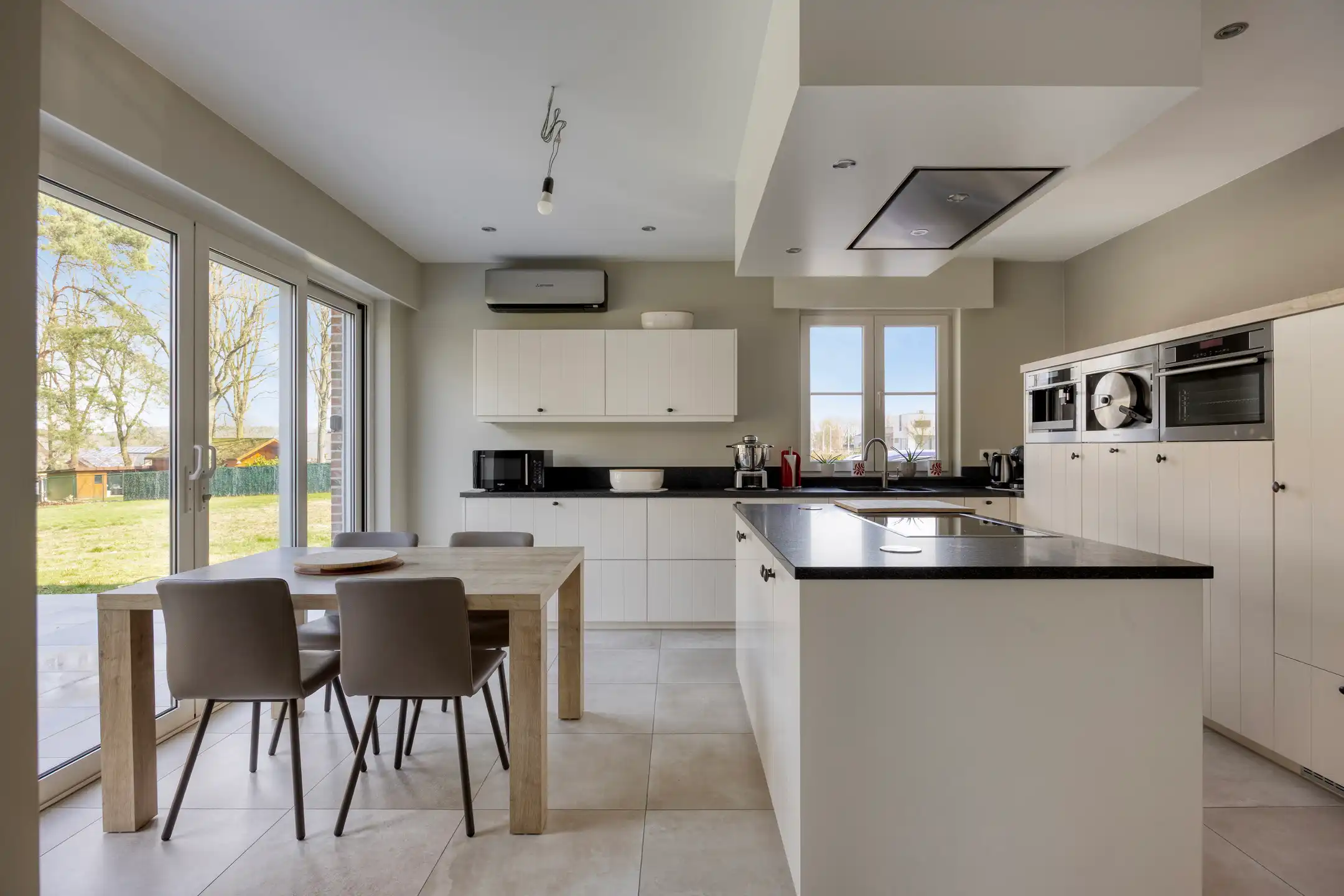 Vrijstaande, ruime villa (314m2) op een perceel van 30 are foto 10