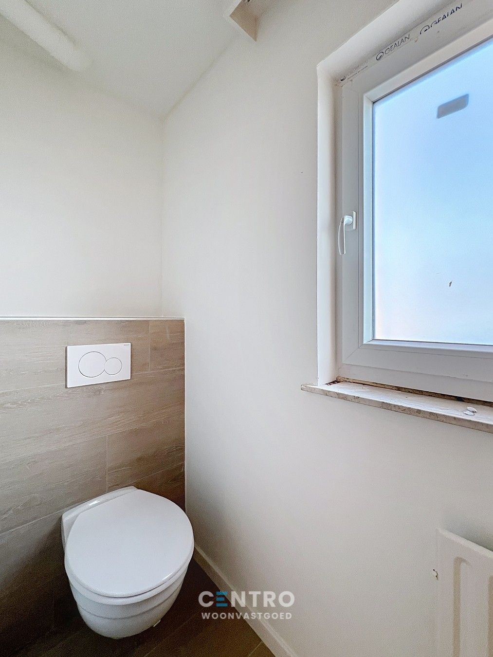 Volledig vernieuwde studio (± 40m²) met terras op tweede verdieping! foto 11