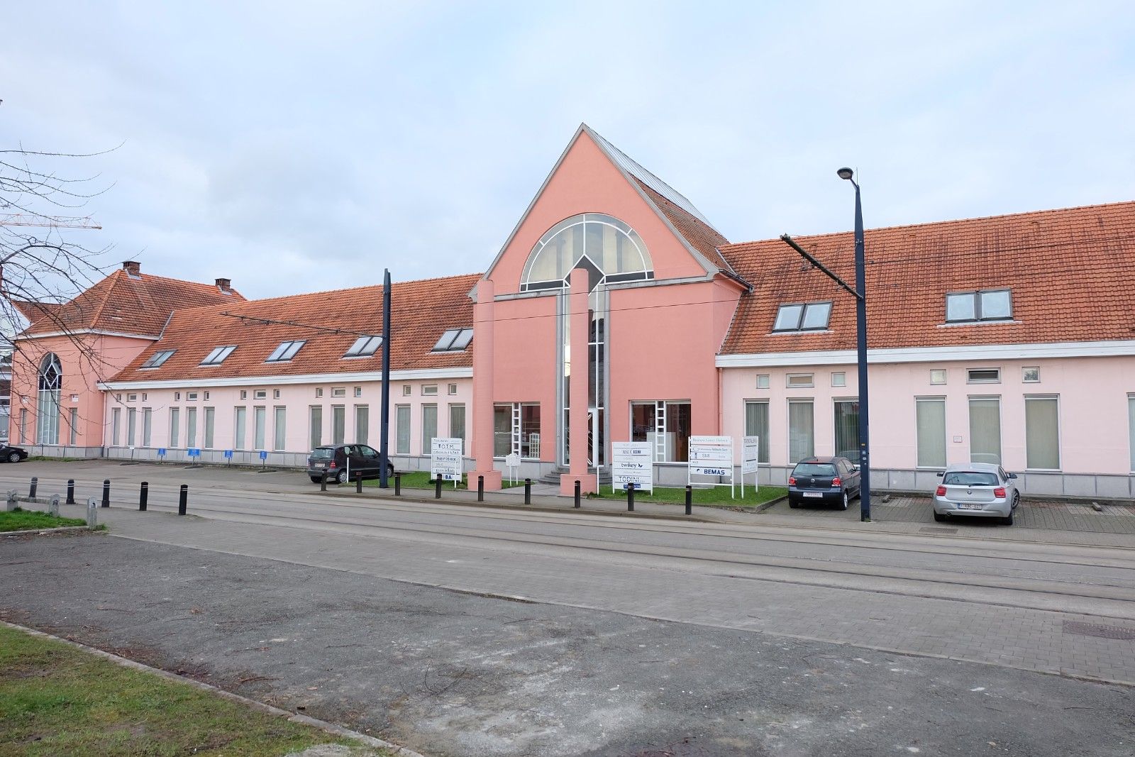 Kantoorruimte te huur op topligging! foto {{pictureIndex}}
