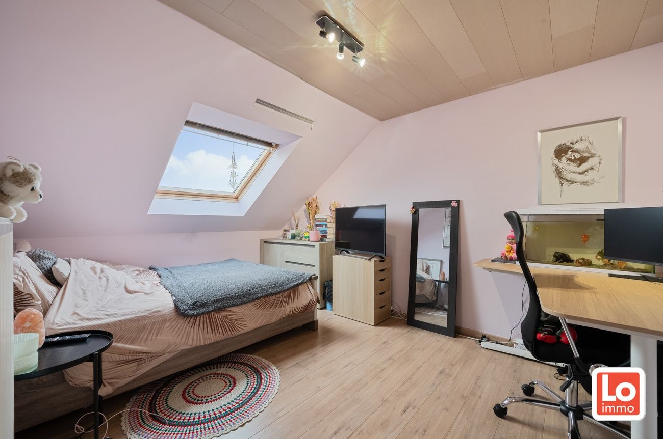 VERKOCHT!! Instapklare halfopen woning met afzonderlijke garage op toplocatie in hartje Lochristi! foto 12