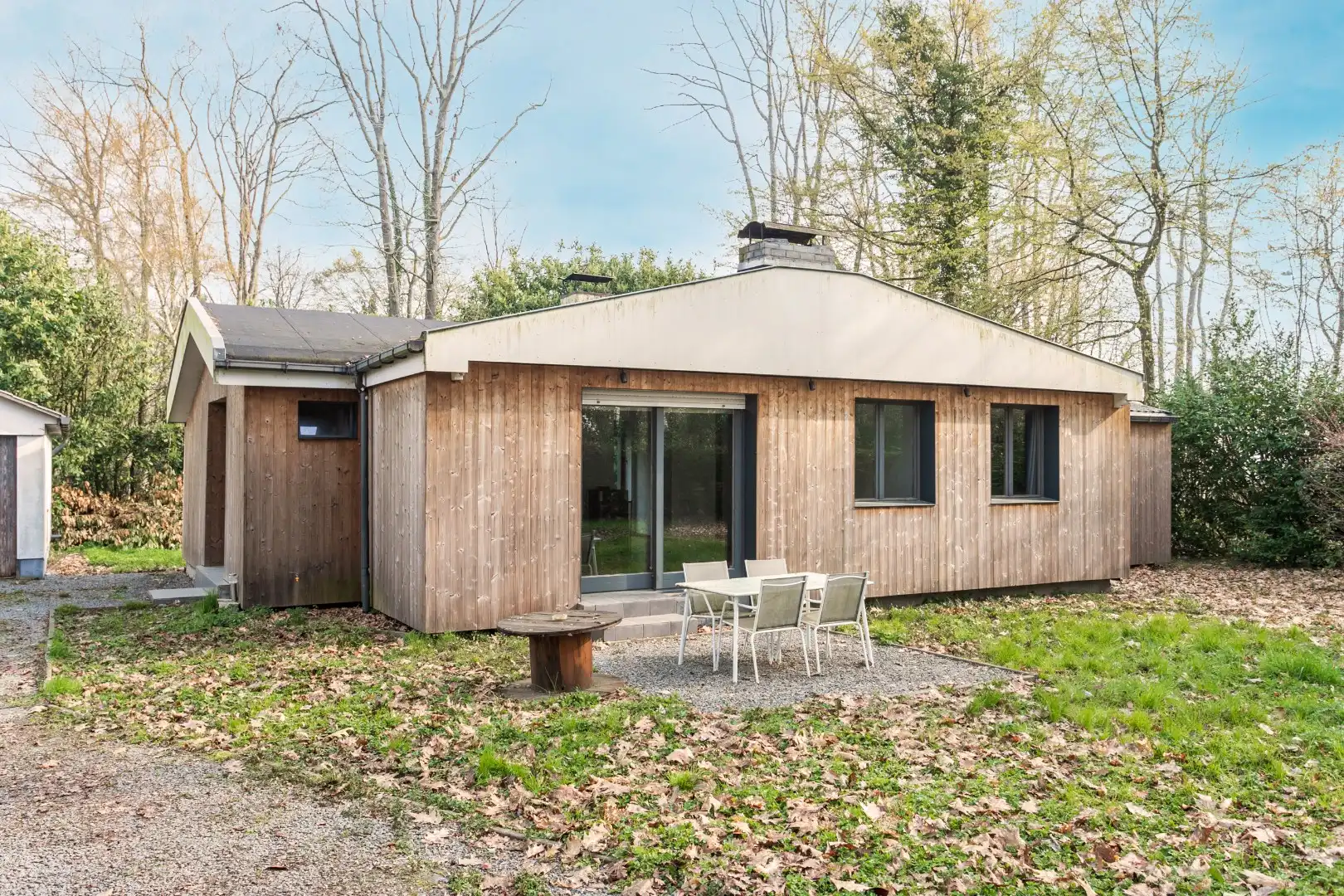 Charmante instapklare bungalow met 3 slaapkamers en garage, gelegen in een rustige en groene woonomgeving foto 2