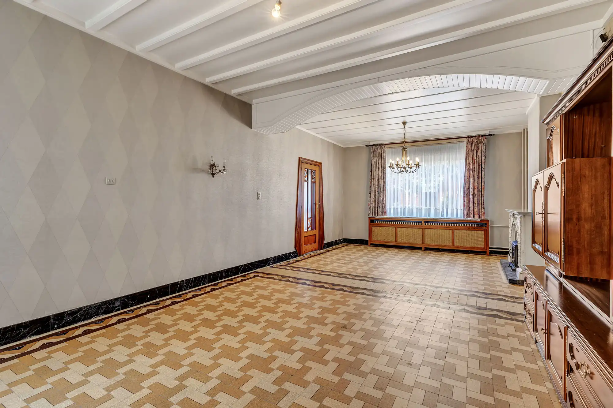 Te renoveren ruime handelswoning foto 5