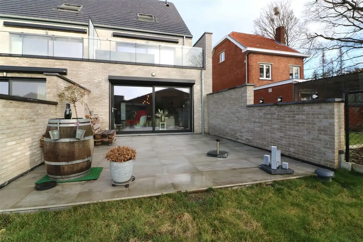 Gelijkvloers appartement met zuidgericht terras en tuintje, autostaanplaats foto 3