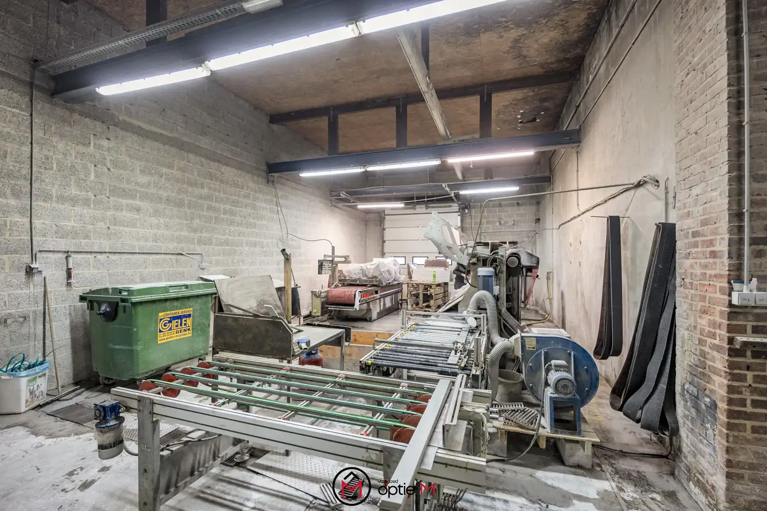 Werkplaats met loods en kantoor te koop in Bilzen foto 3