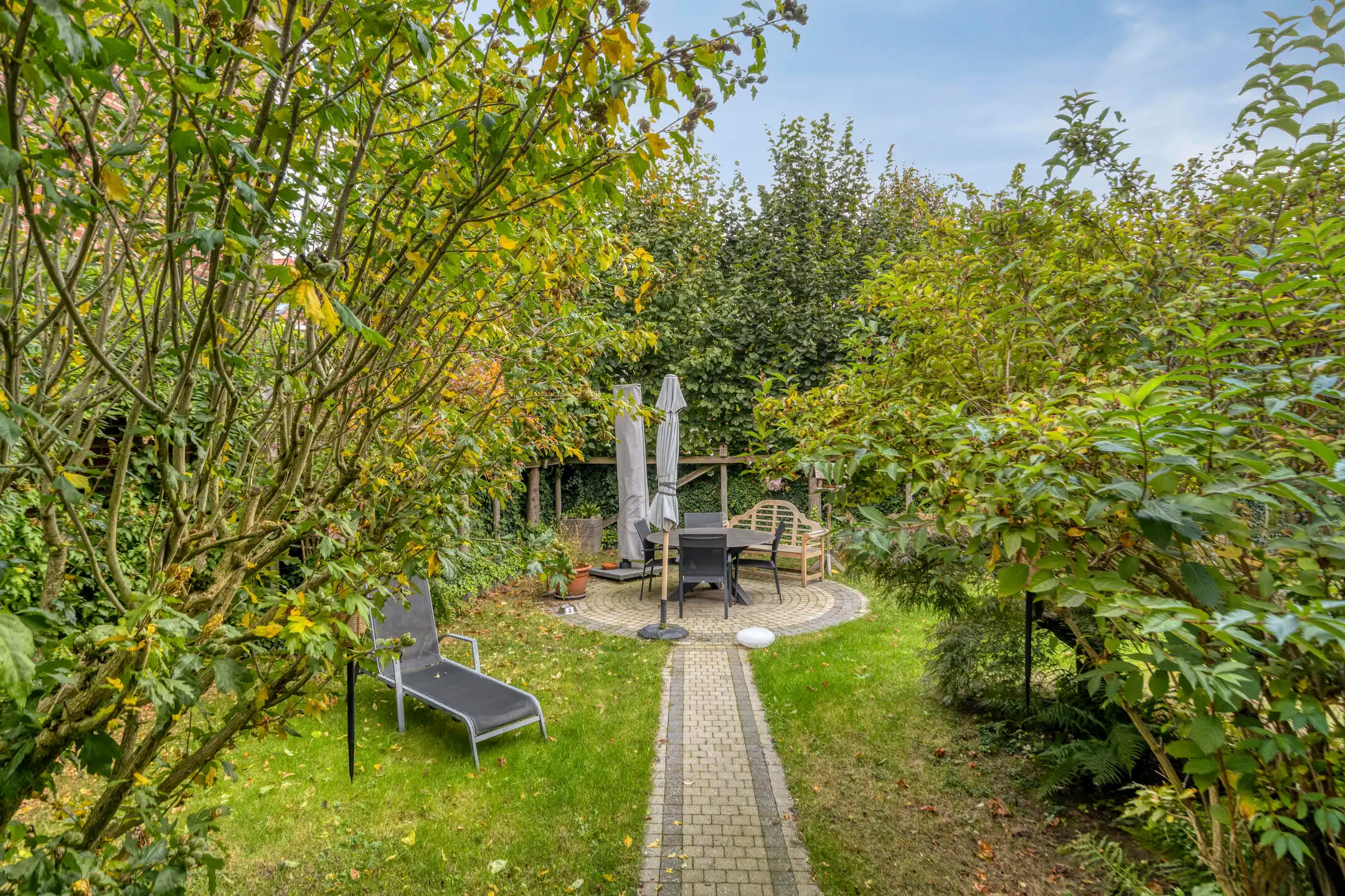 Gerenoveerde elegantie in een groene oase foto 22