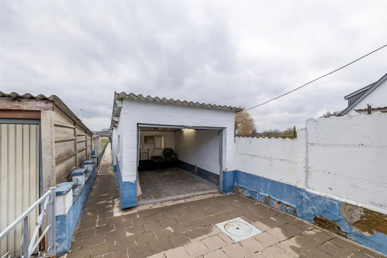 Op te frissen rijwoning, ideaal voor starters foto 2