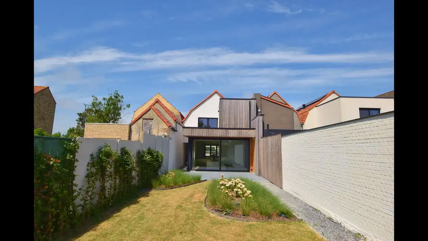 Volledig gerenoveerde en energiezuinige woning met prachtige diepe tuin foto 22