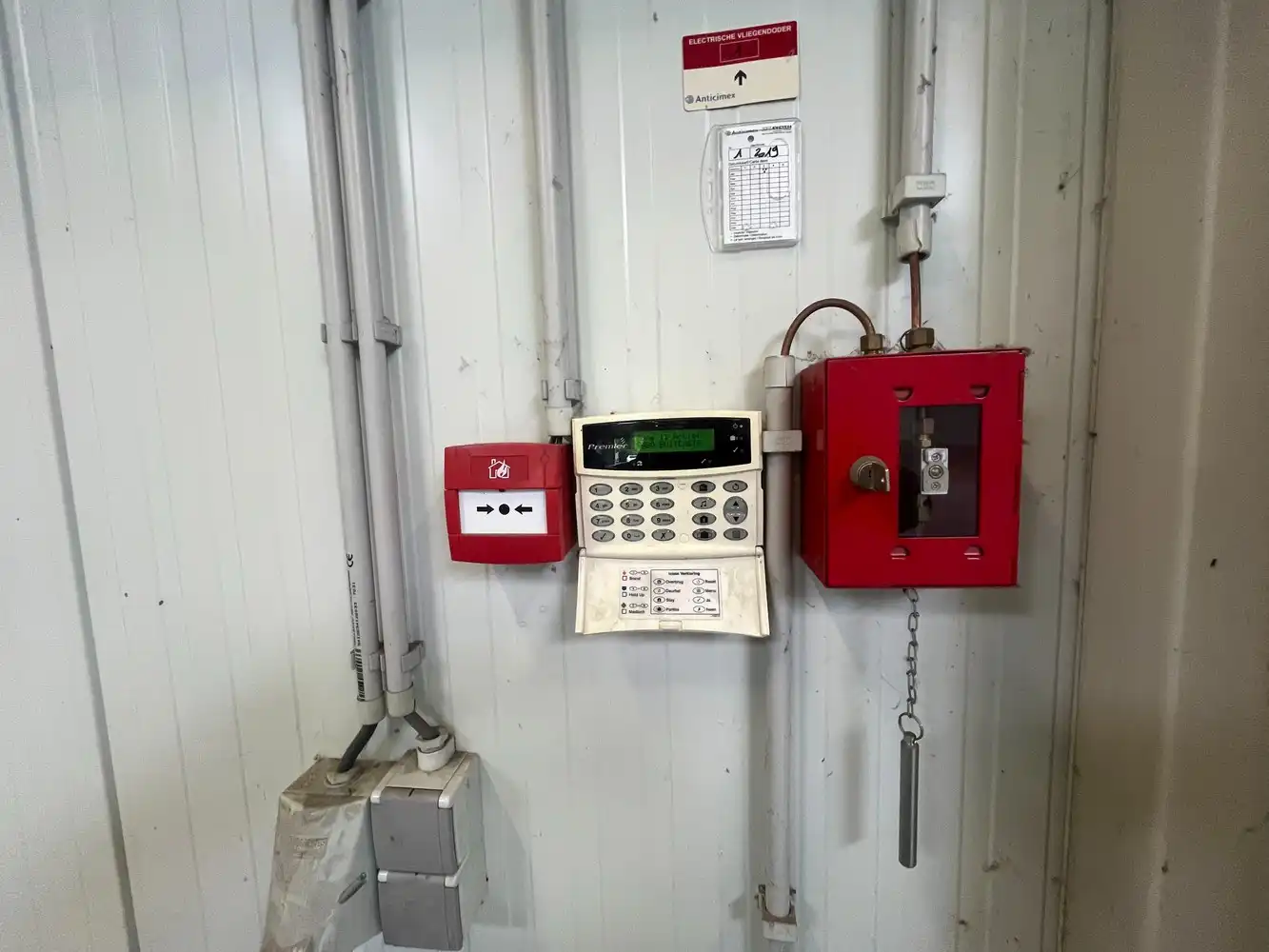 Bedrijfshal met terrein foto 18