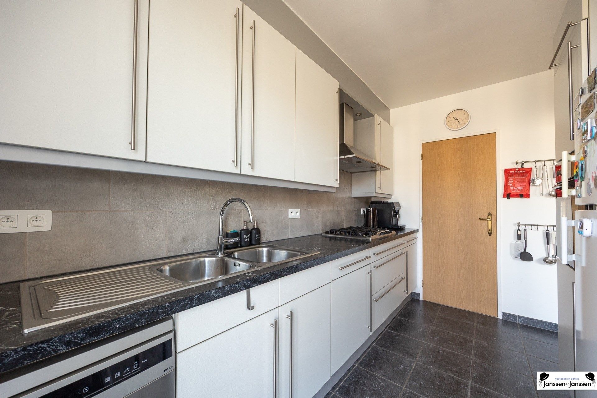 Te koop: Licht en ruim appartement in Merksem! foto 9