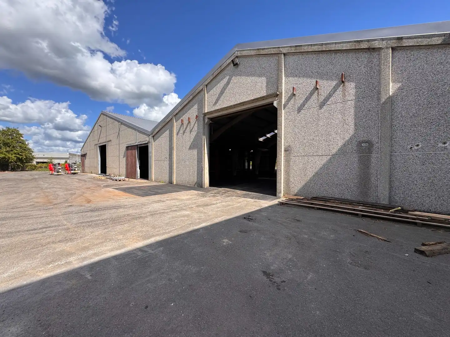 Magazijnruimte van 935 m² in Zwevezele foto {{pictureIndex}}