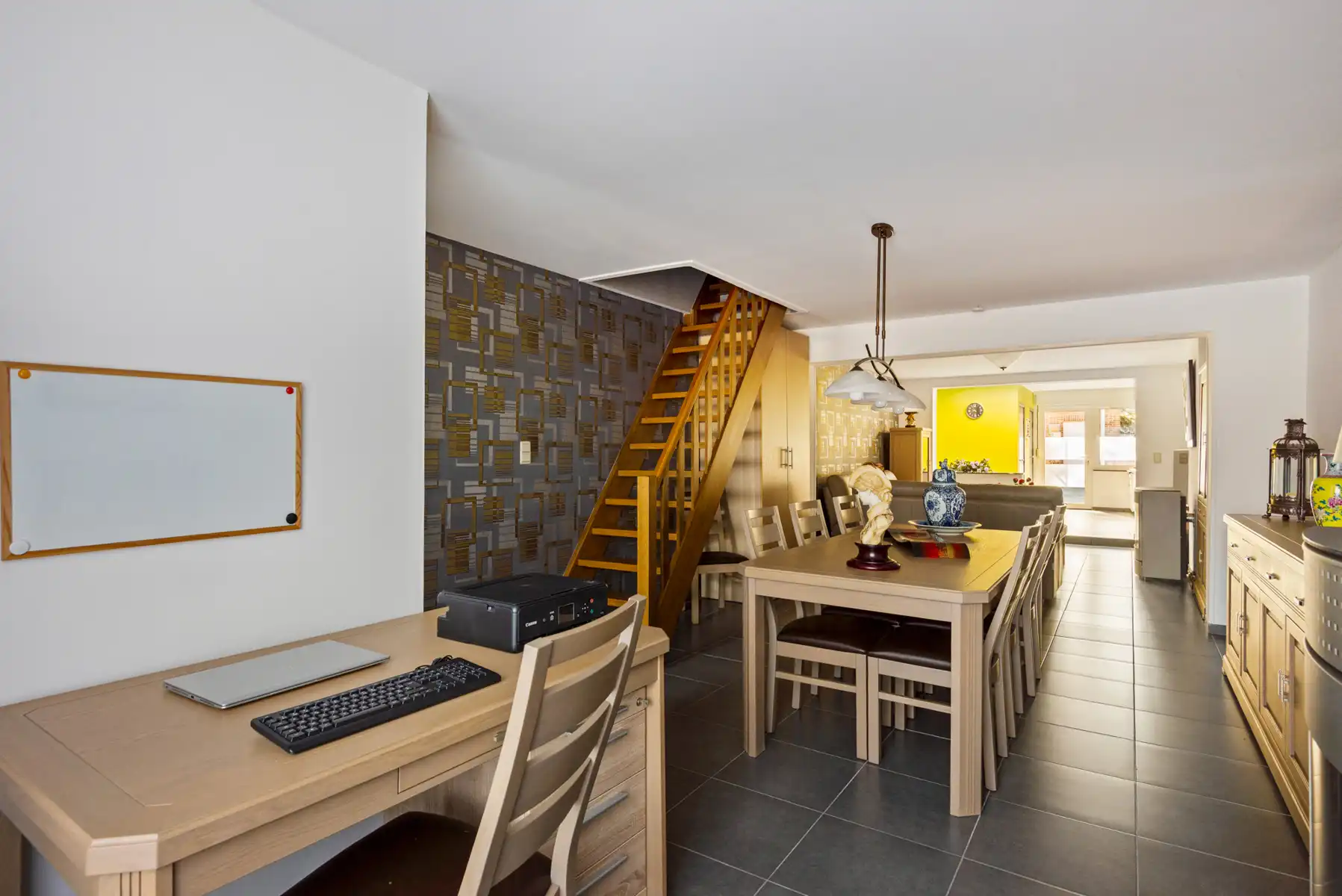 Instapklaar rijhuis met 2 slpk, terras en potentieel in Rumst foto 9