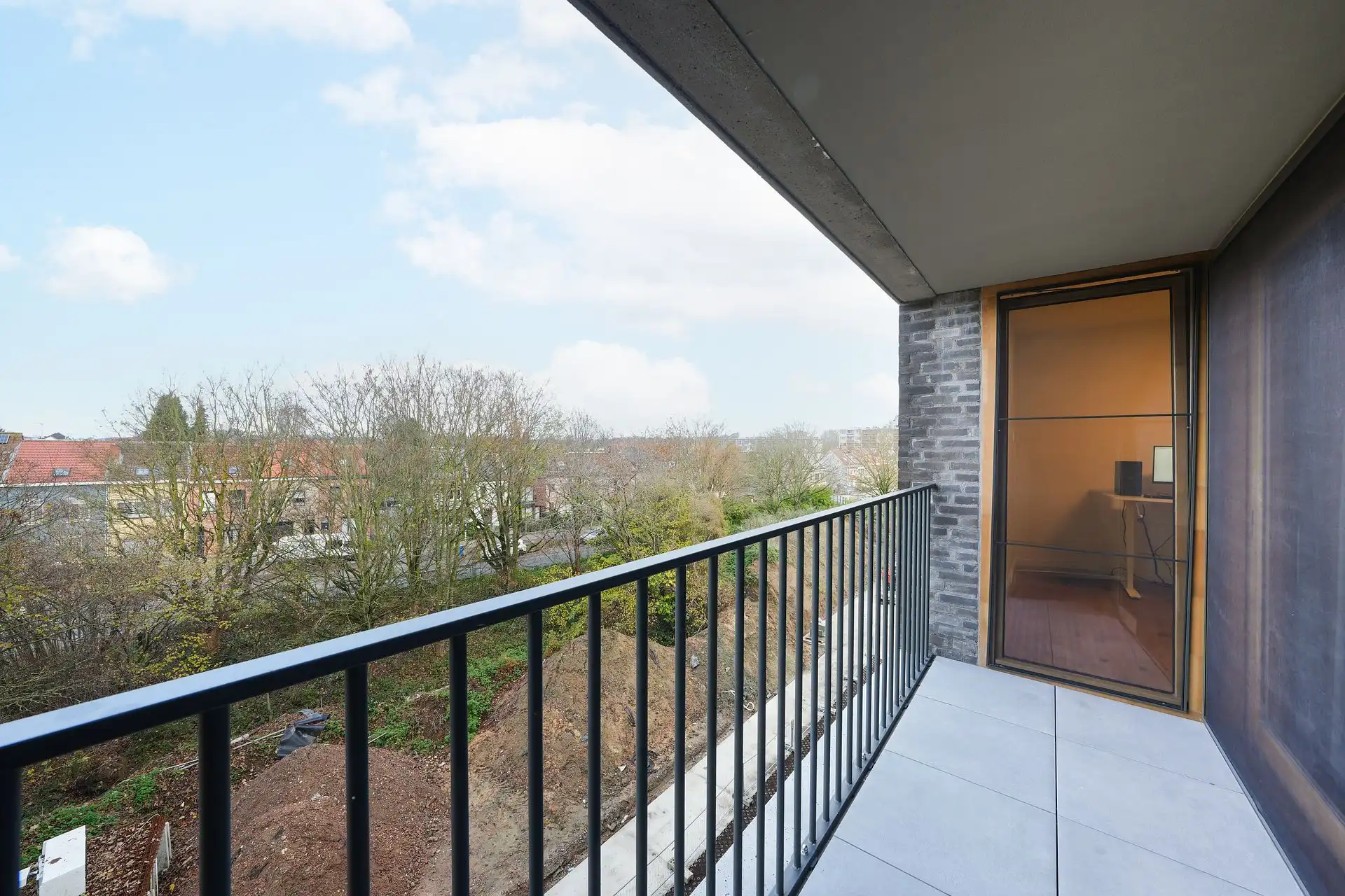 Modern BEN-appartement omringd door groen foto 7