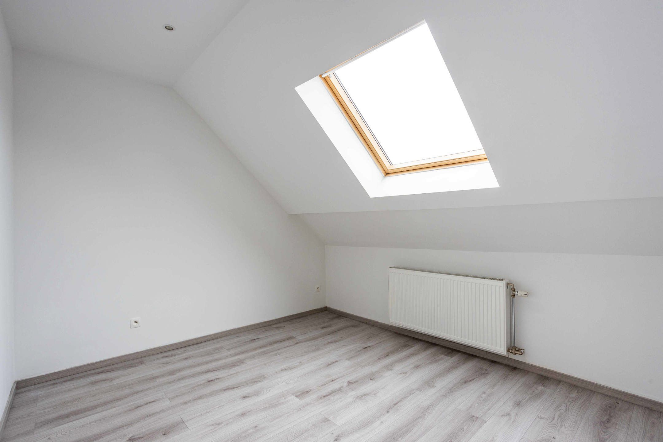 Gerenoveerde rijwoning met 3 slaapkamers en tuin. foto 14