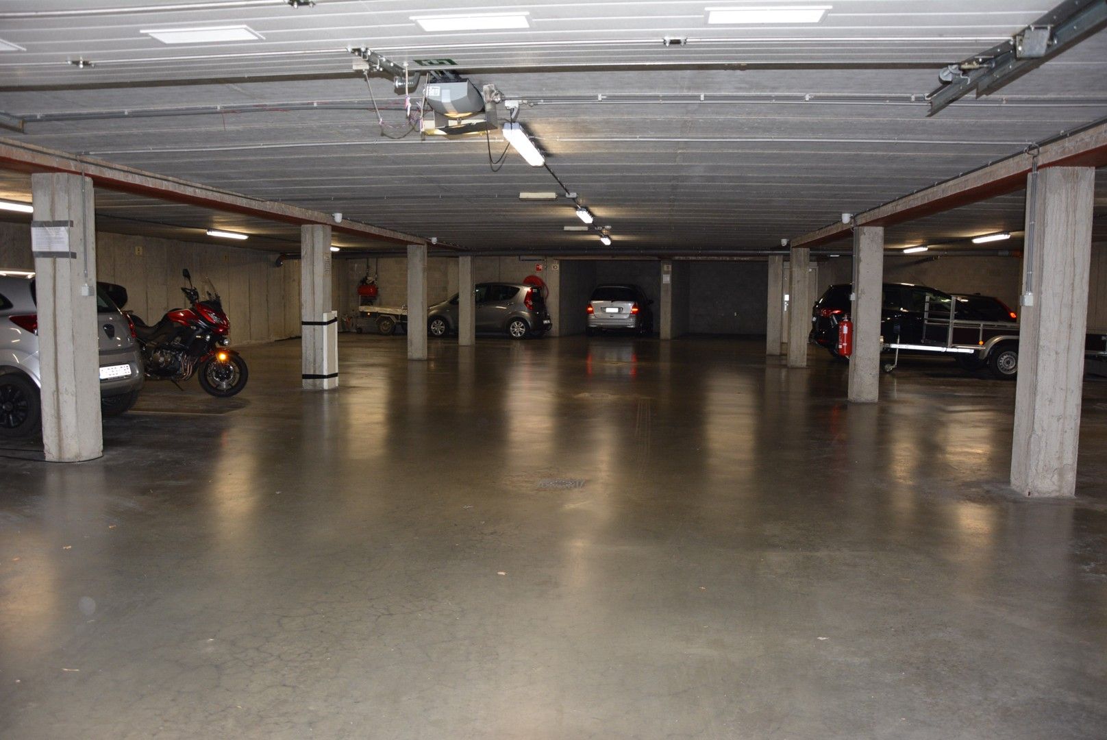 Appartement met twee slaapkamers, terras en parkeergarage foto 18