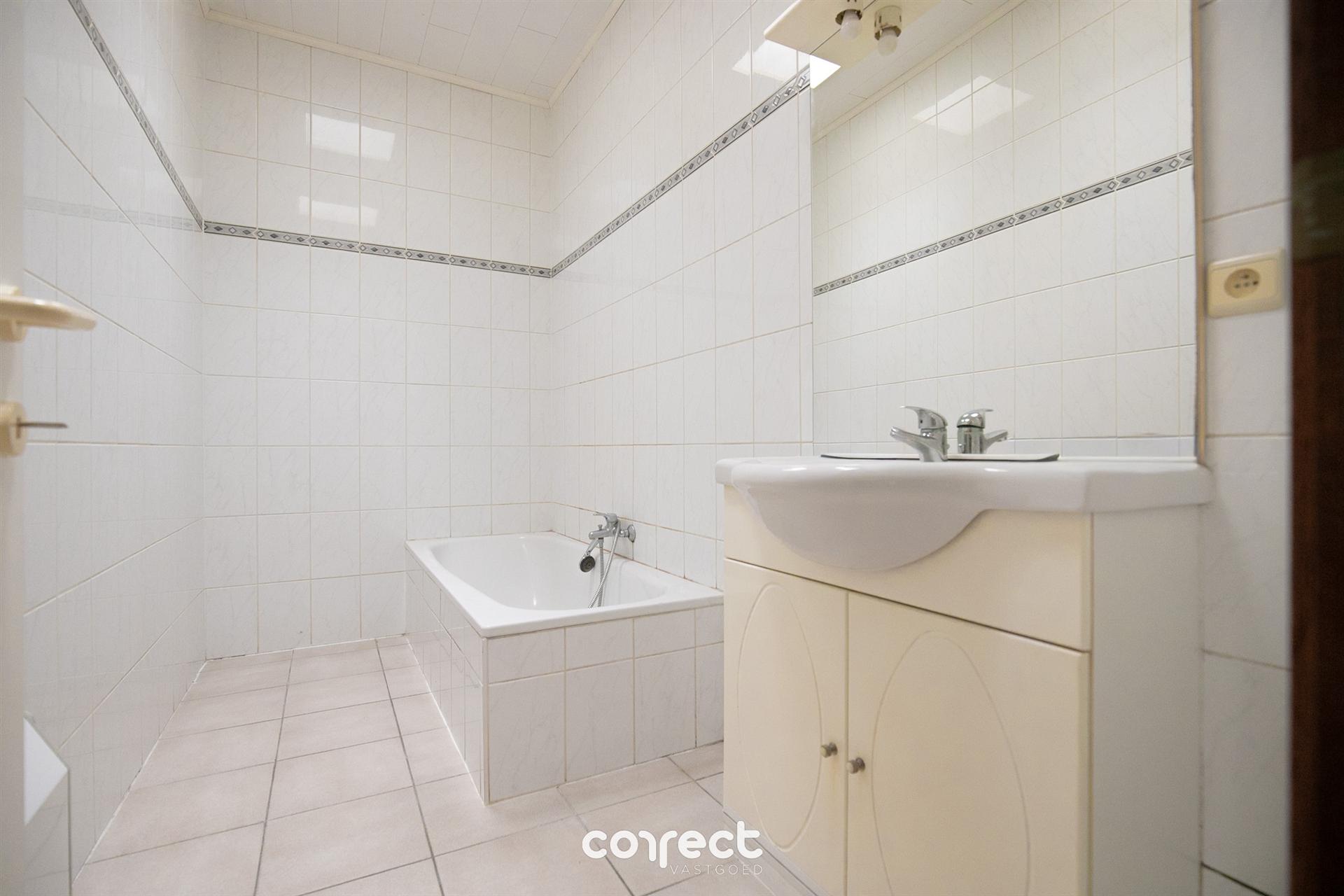 p te frissen gelijkvloers appartement met 2 slaapkamers. foto 8