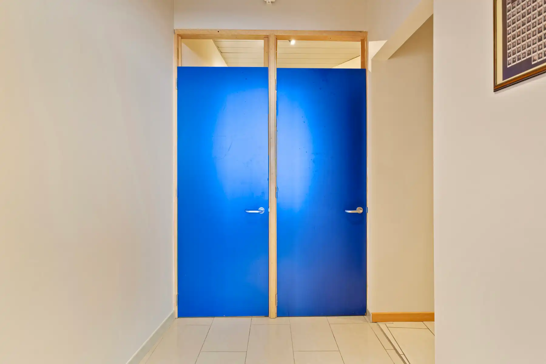 Gelijkvloerse praktijk + leefruimte en koer te centrum Halle foto 8