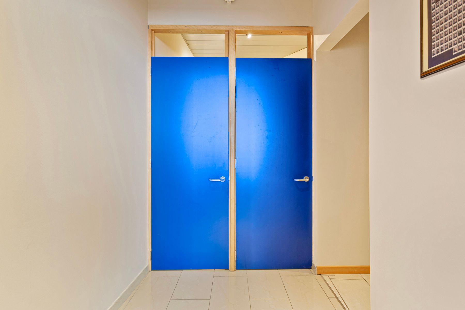 Gelijkvloerse praktijk + leefruimte en koer te centrum Halle foto 8