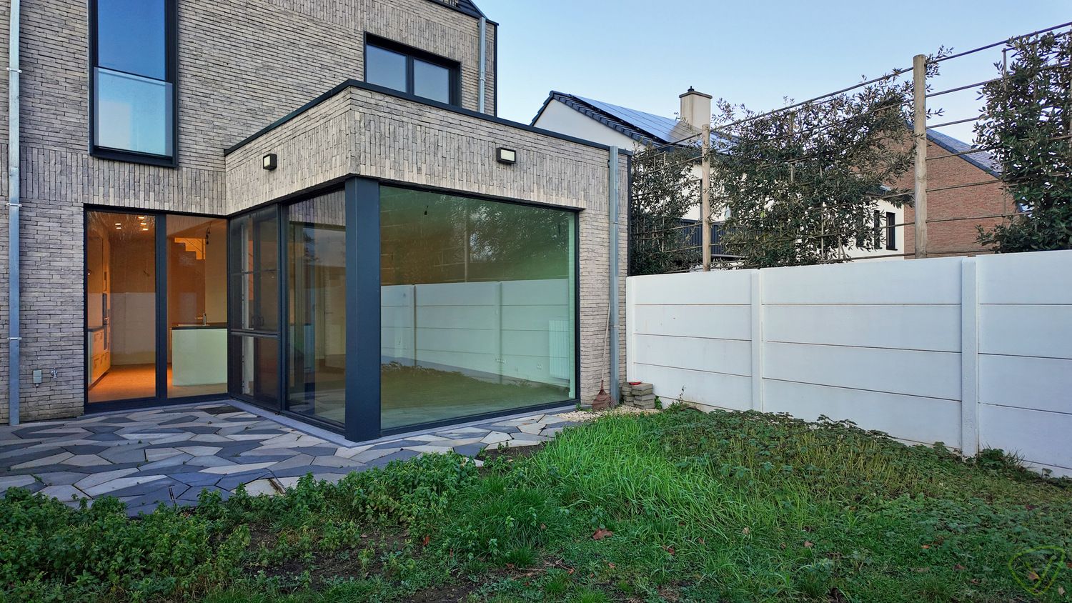 Modern en energiezuinig duplex-appartement met terras en parkeerplaats in het centrum van Zomergem foto 10