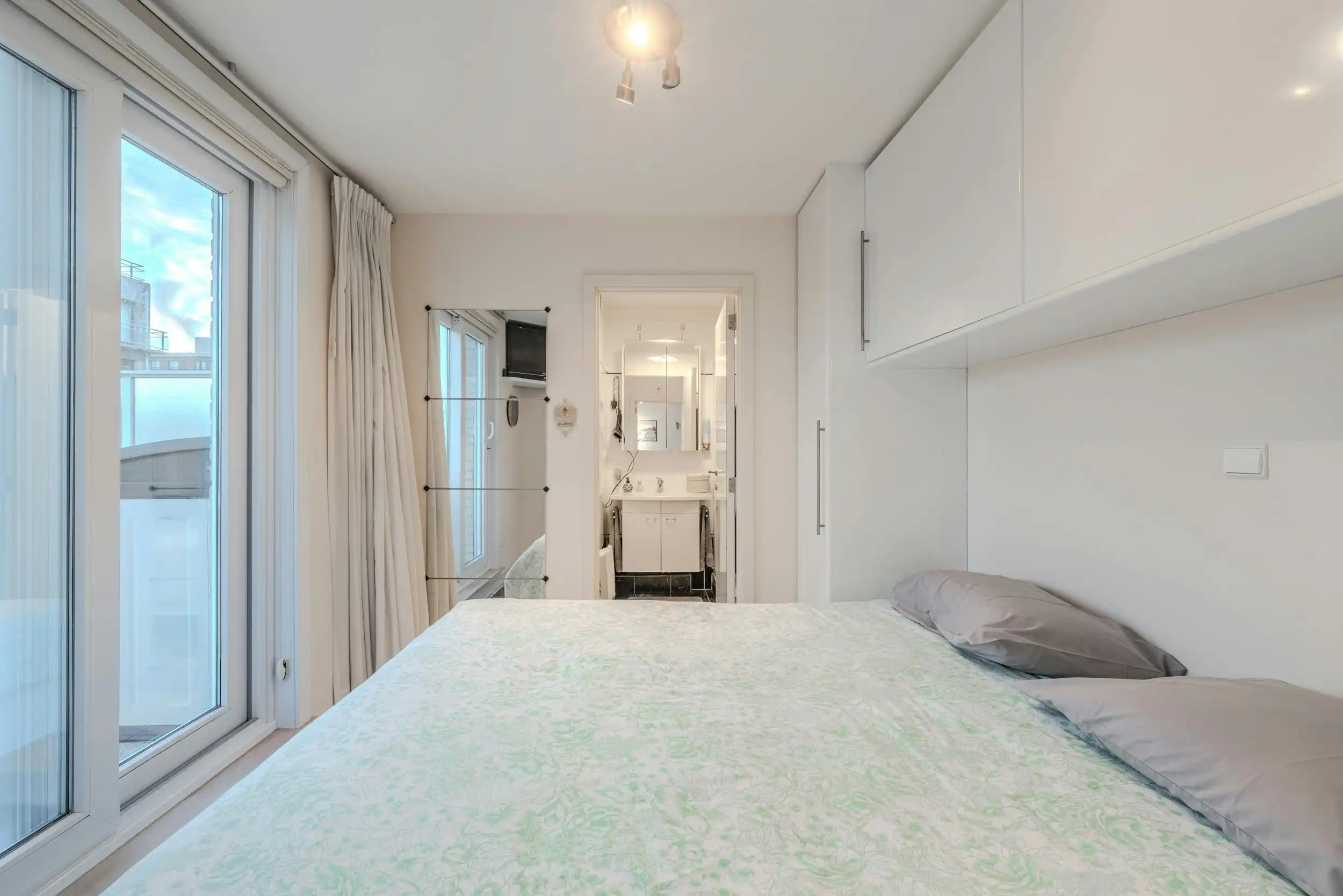 Prachtig appartement met ruime terrassen en zijdelings zeezicht! foto 13