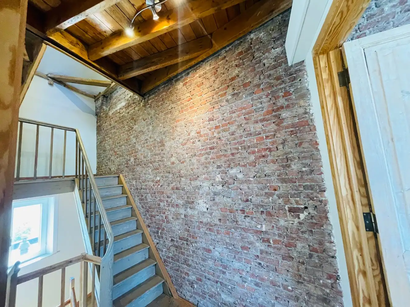 Op steenworp van Brugge centrum, INSTAPKLAAR CHARMANT ENERGIEZUINIG RUIM BURGERHUIS met MOOIE GROTE TUIN , 3 SLPKS en 3  badkamers foto 17