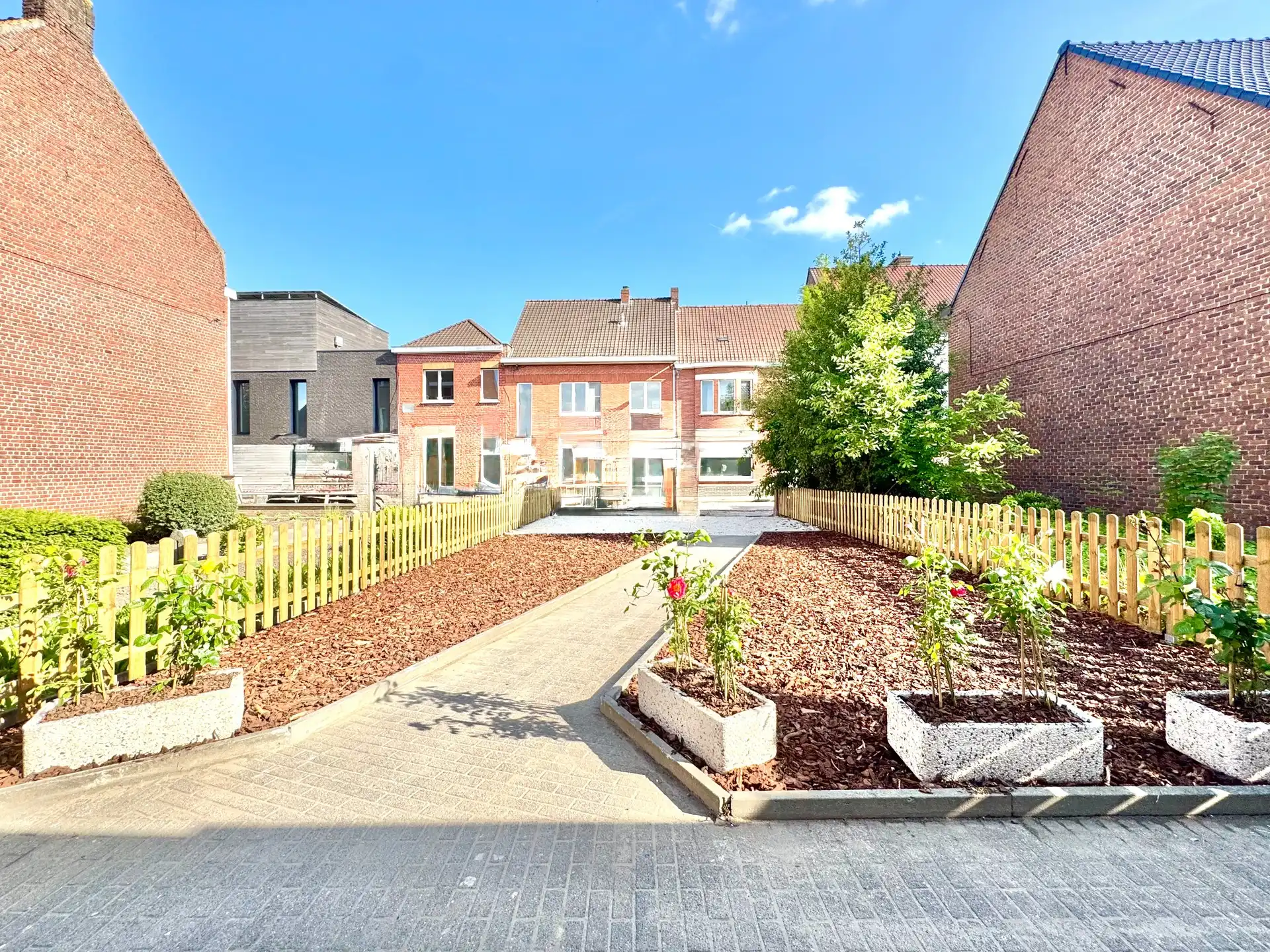 VOLLEDIG GERENOVEERDE WONING | TUIN | GARAGE | 294 M² foto 2