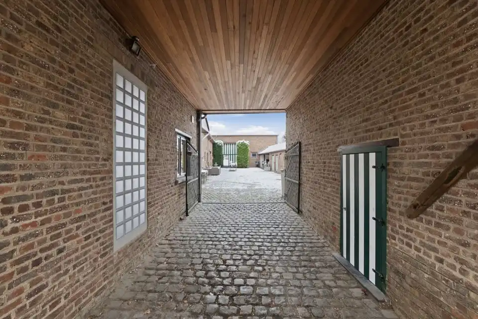 UNIEKE VIERKANTSHOEVE MET KARAKTER EN EINDELOZE MOGELIJKHEDEN IN ZOUTLEEUW foto 2