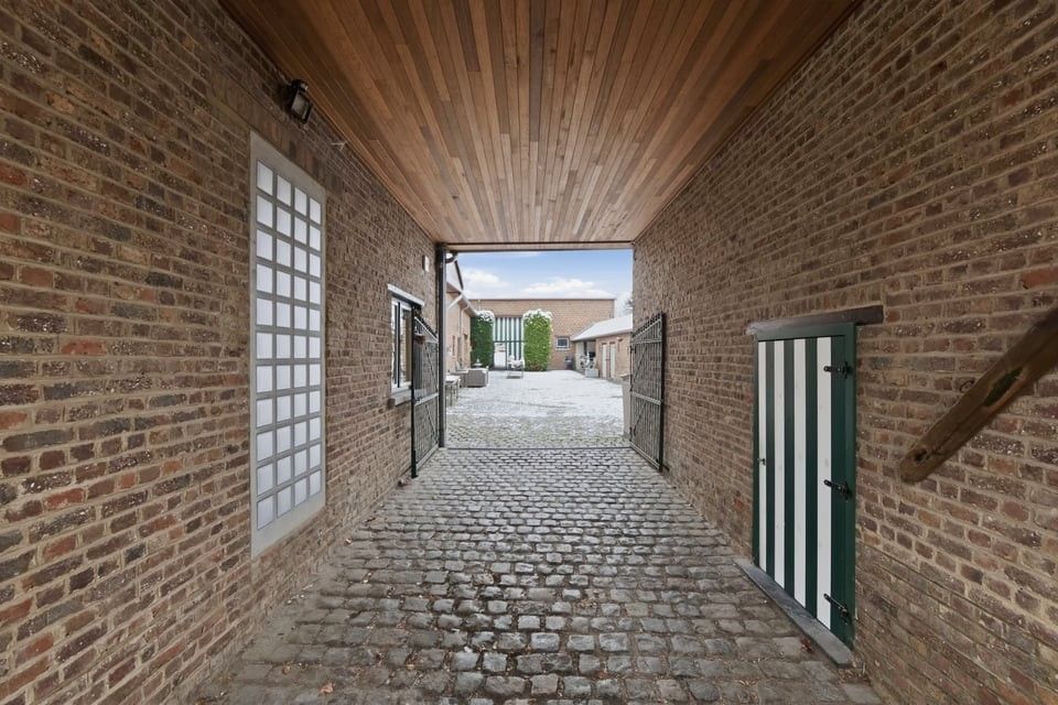 UNIEKE VIERKANTSHOEVE MET KARAKTER EN EINDELOZE MOGELIJKHEDEN IN ZOUTLEEUW foto 2