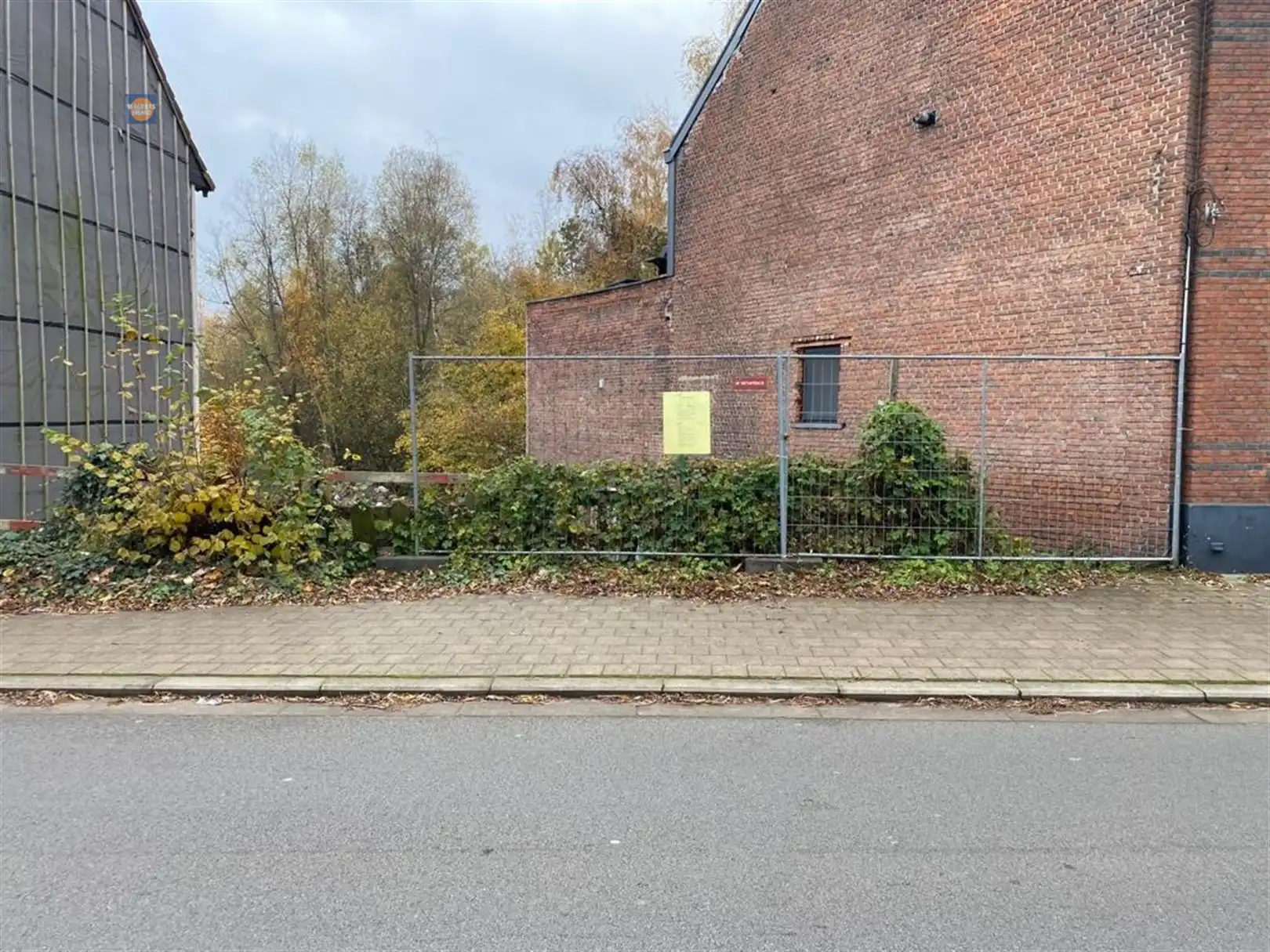 Perceel bouwgrond met vergunning en plannen foto {{pictureIndex}}