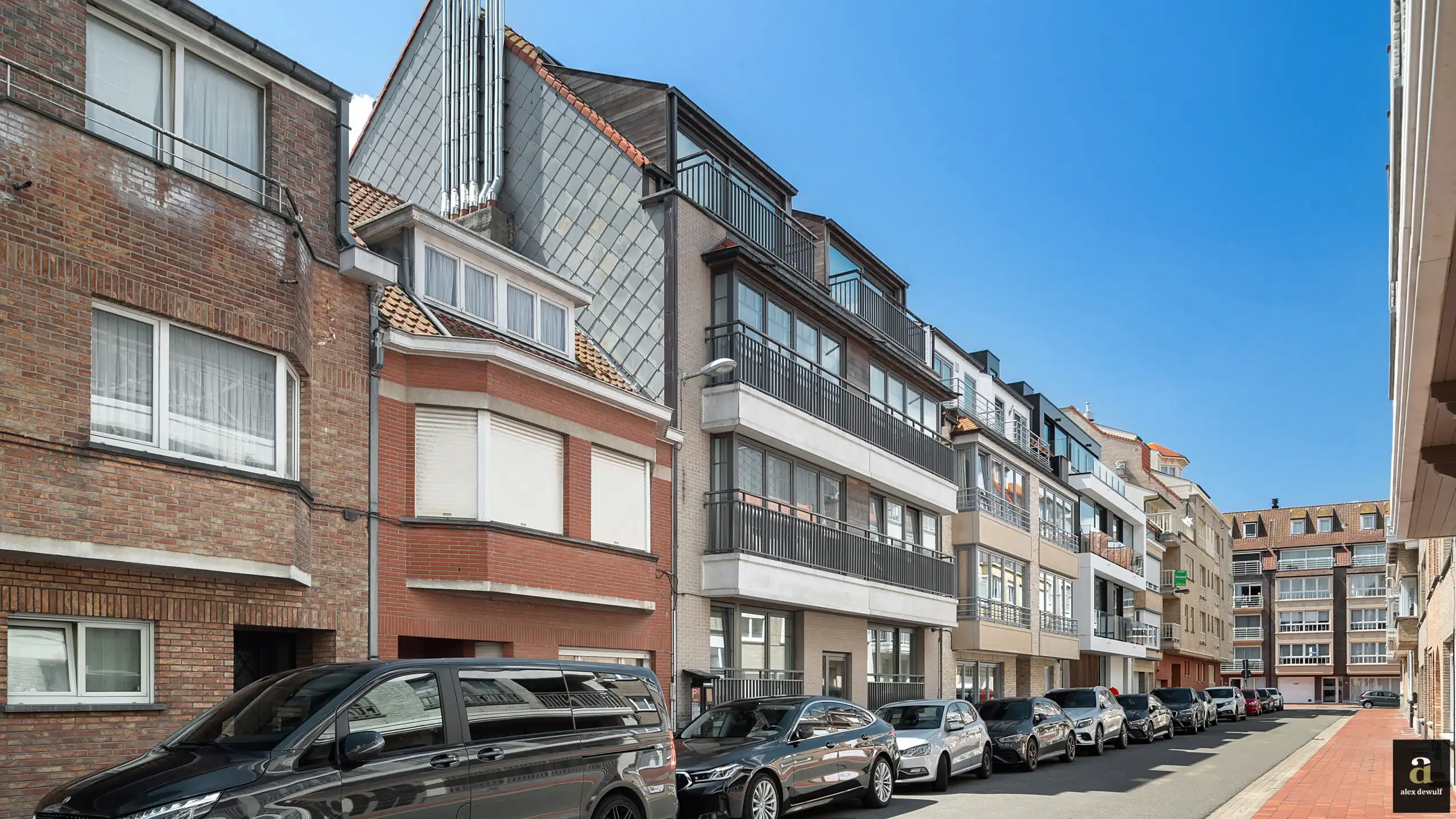 Rustig gelegen duplex-appartement met ruim terras in Knokke. foto {{pictureIndex}}