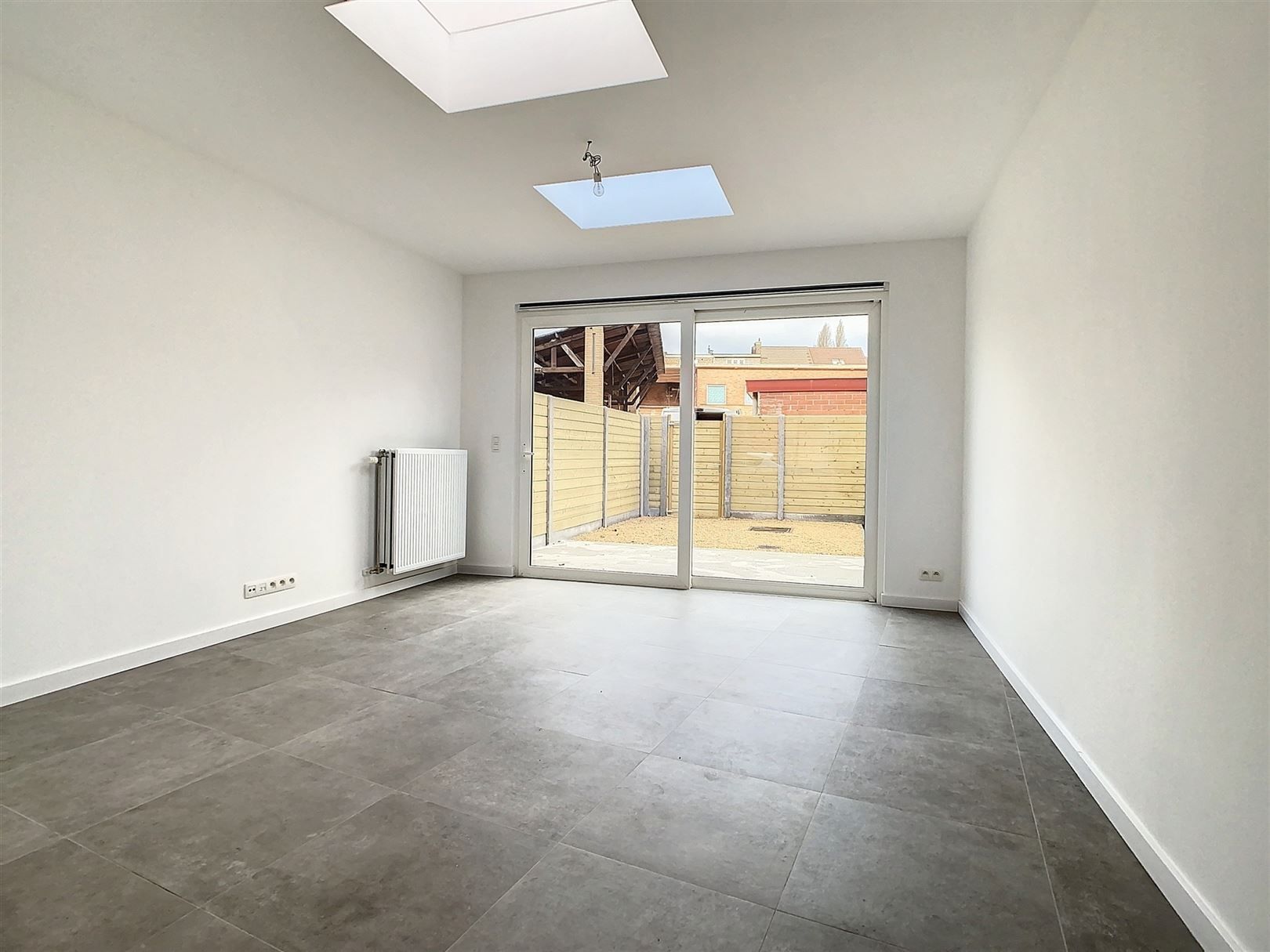 Gerenoveerde woning, 3 slpks + optie huren garage/parking foto 12