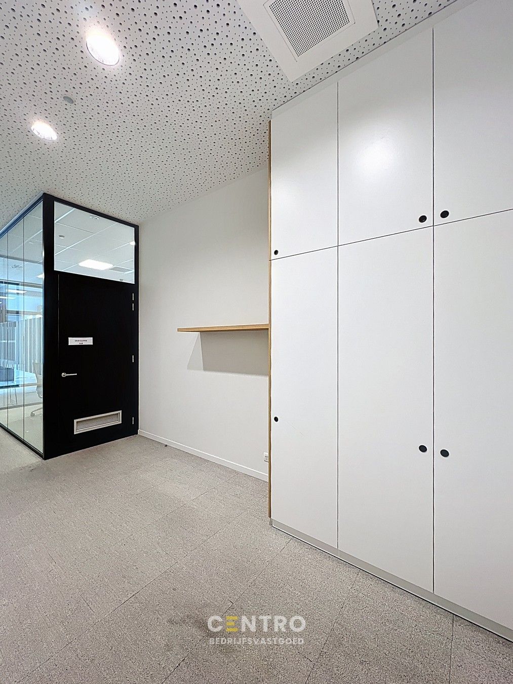 Modern kantoor op een rustige, vlot bereikbare locatie te Roeselare, ideaal voor vrije beroepen en zelfstandigen. foto 9