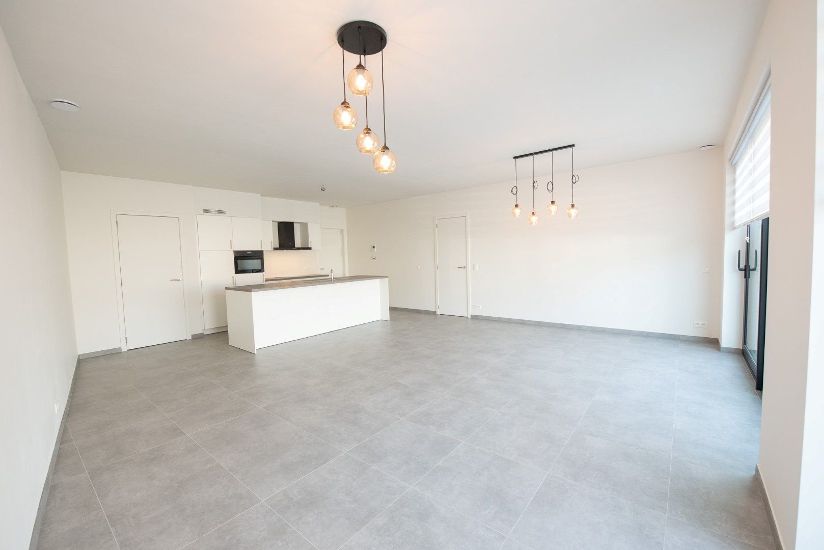Ruim gelijkvloers nieuwbouwappartement met garage TE HUUR in Waregem! foto 8