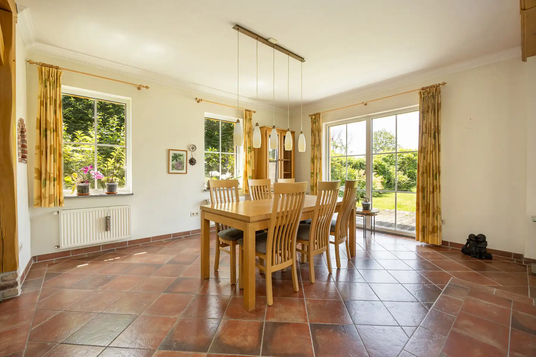 Instapklare eengezinswoning met 4 slaapkamers op een perceel van 1.296m².  foto 5