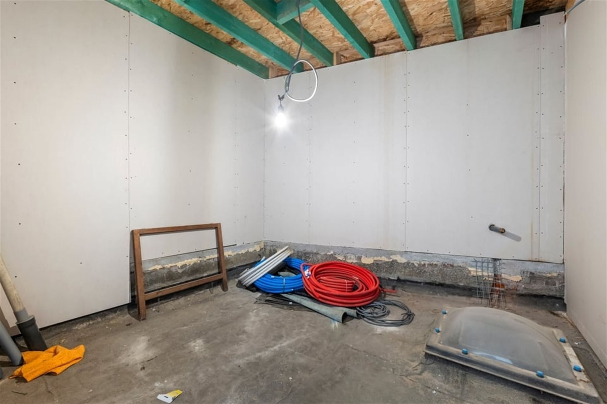 RUIME GEZINSWONIG MET VEEL POTENTIEEL EN EEN RUIME GARAGE IN SINT-TRUIDEN  foto 29