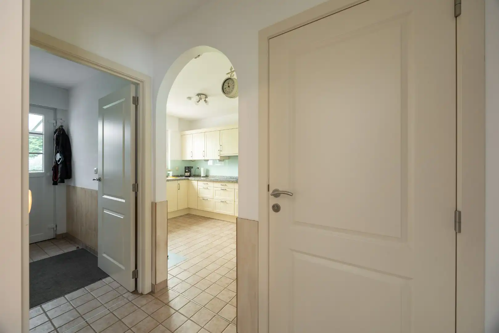 Goed onderhouden woning op een perceel van 8 are 19 ca foto 10