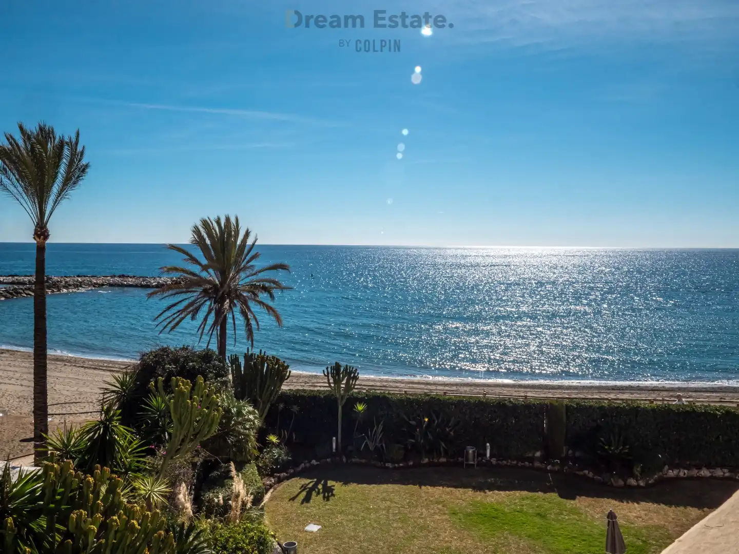 Appartement aan het strand in La Herradura, Puerto Banus. foto {{pictureIndex}}
