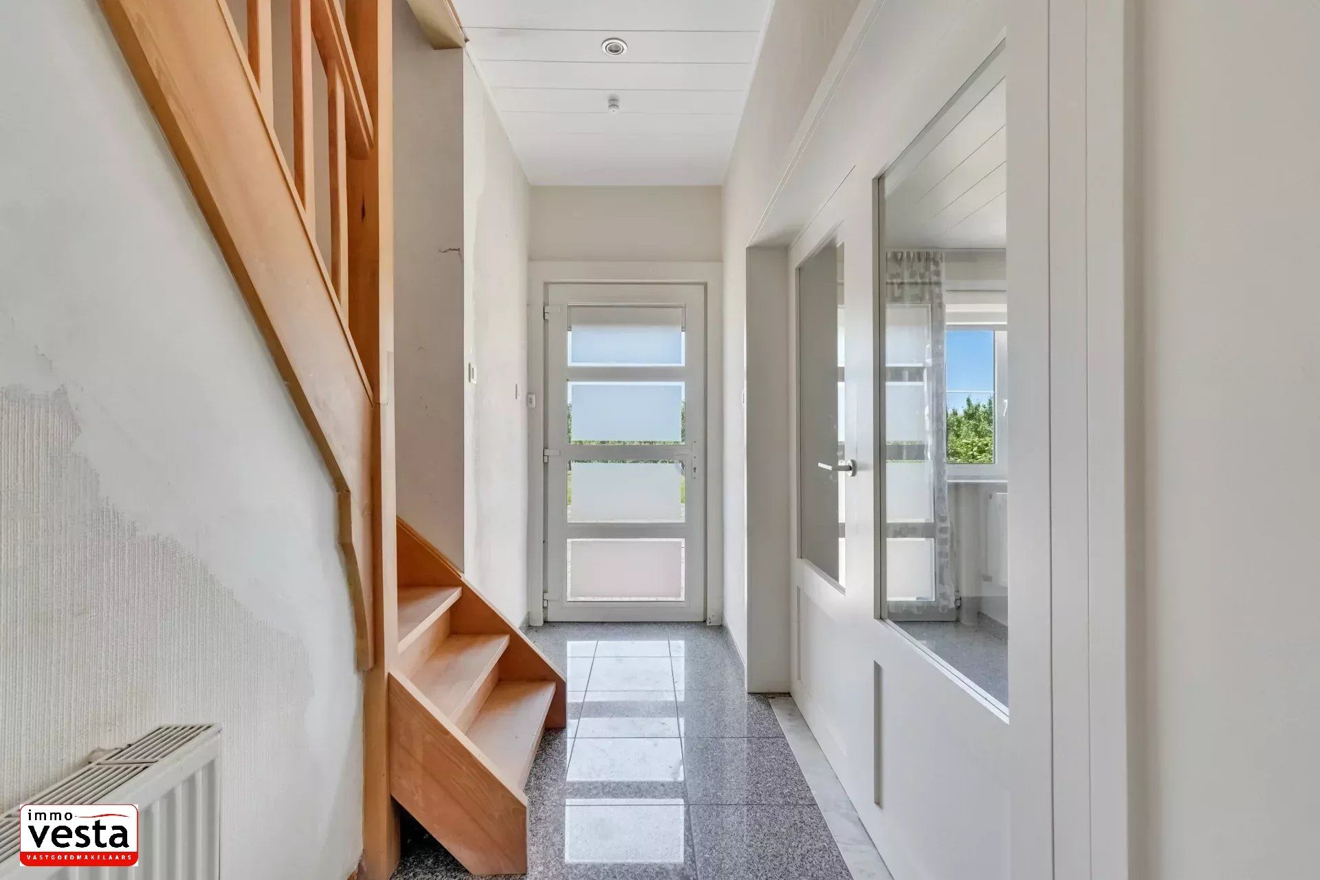 Ruime , landelijk gelegen woning met loods foto 4