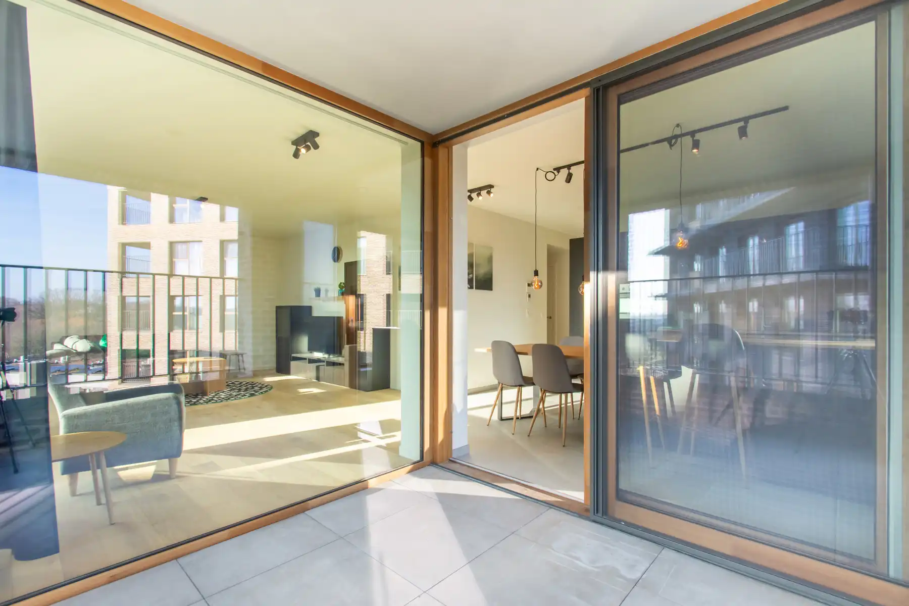 Rustig en comfortabel gemeubeld 2slpk appt. met mooi terras  foto 8