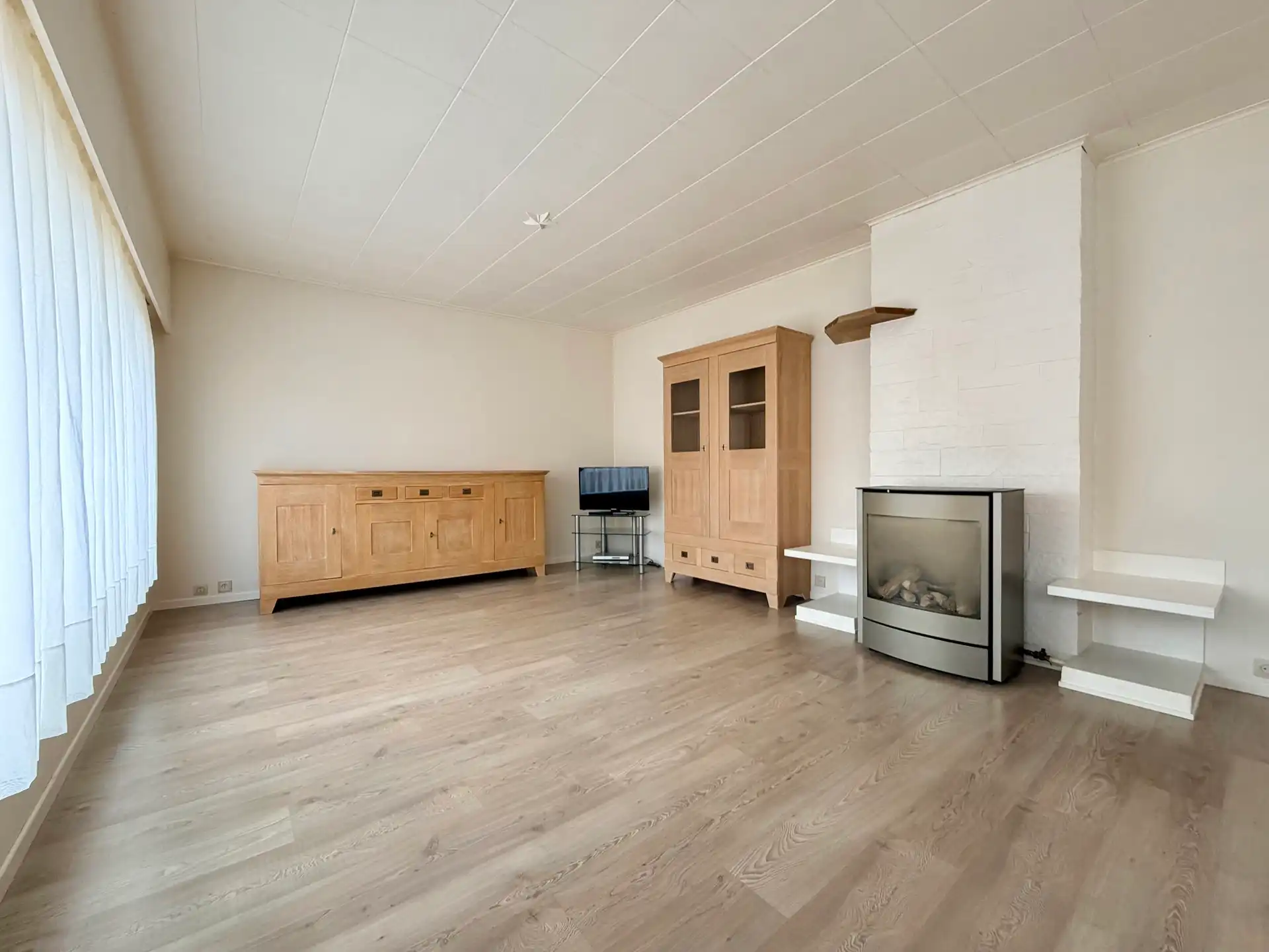 Instapklaar 2-slaapkamerappartement met grote GARAGE foto 5